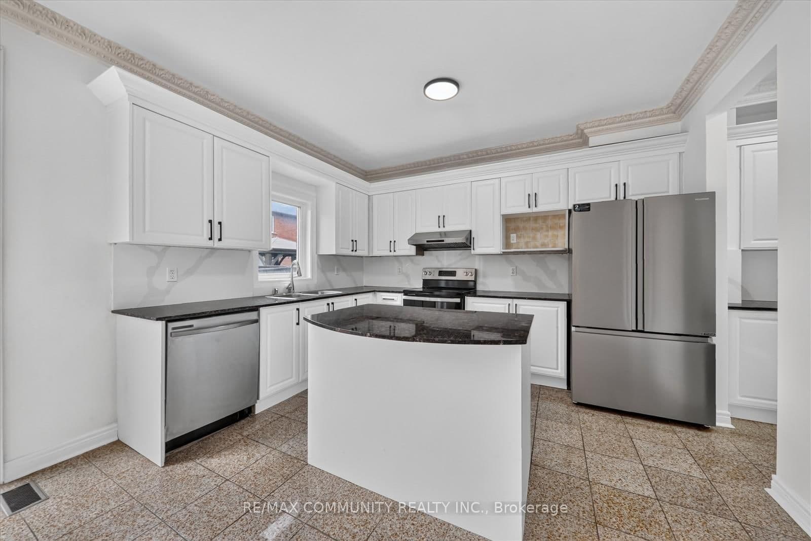 29 River Forest Street W thumbnail 13