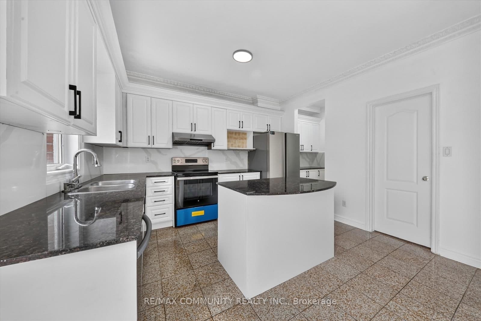 29 River Forest Street W thumbnail 14