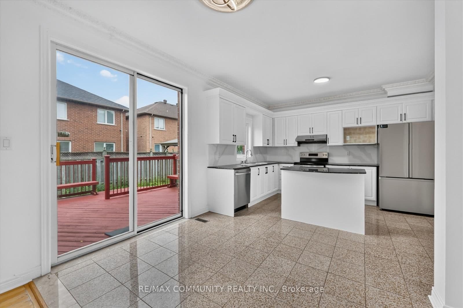 29 River Forest Street W thumbnail 17