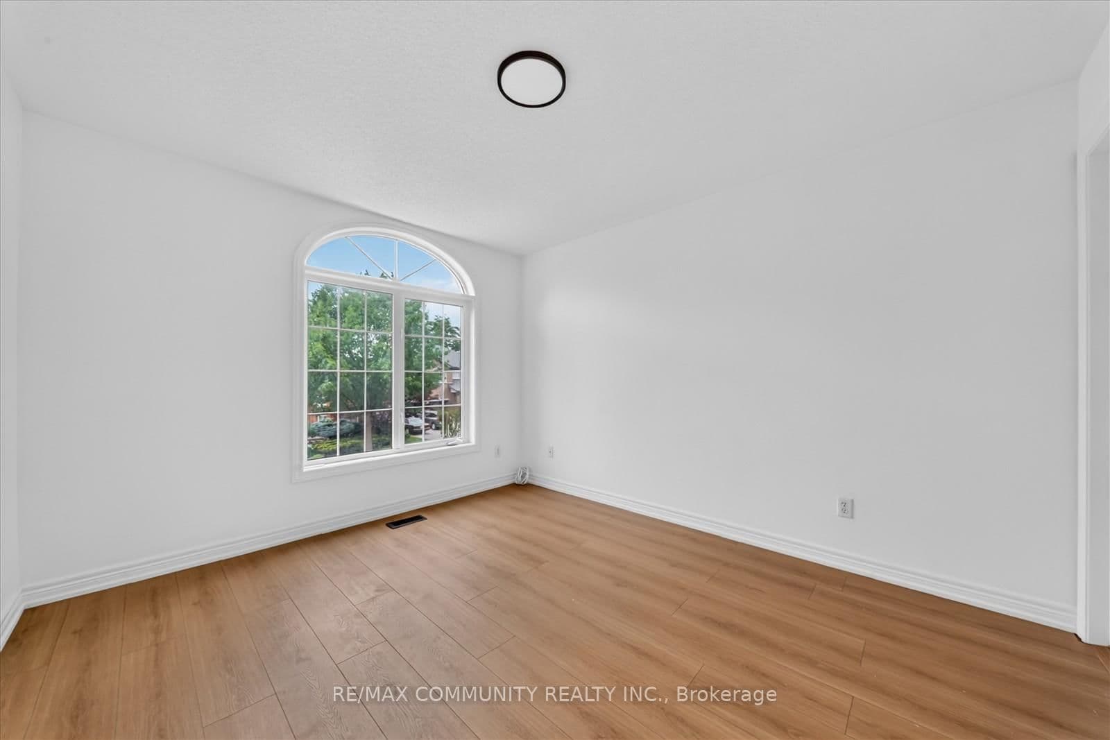 29 River Forest Street W thumbnail 28