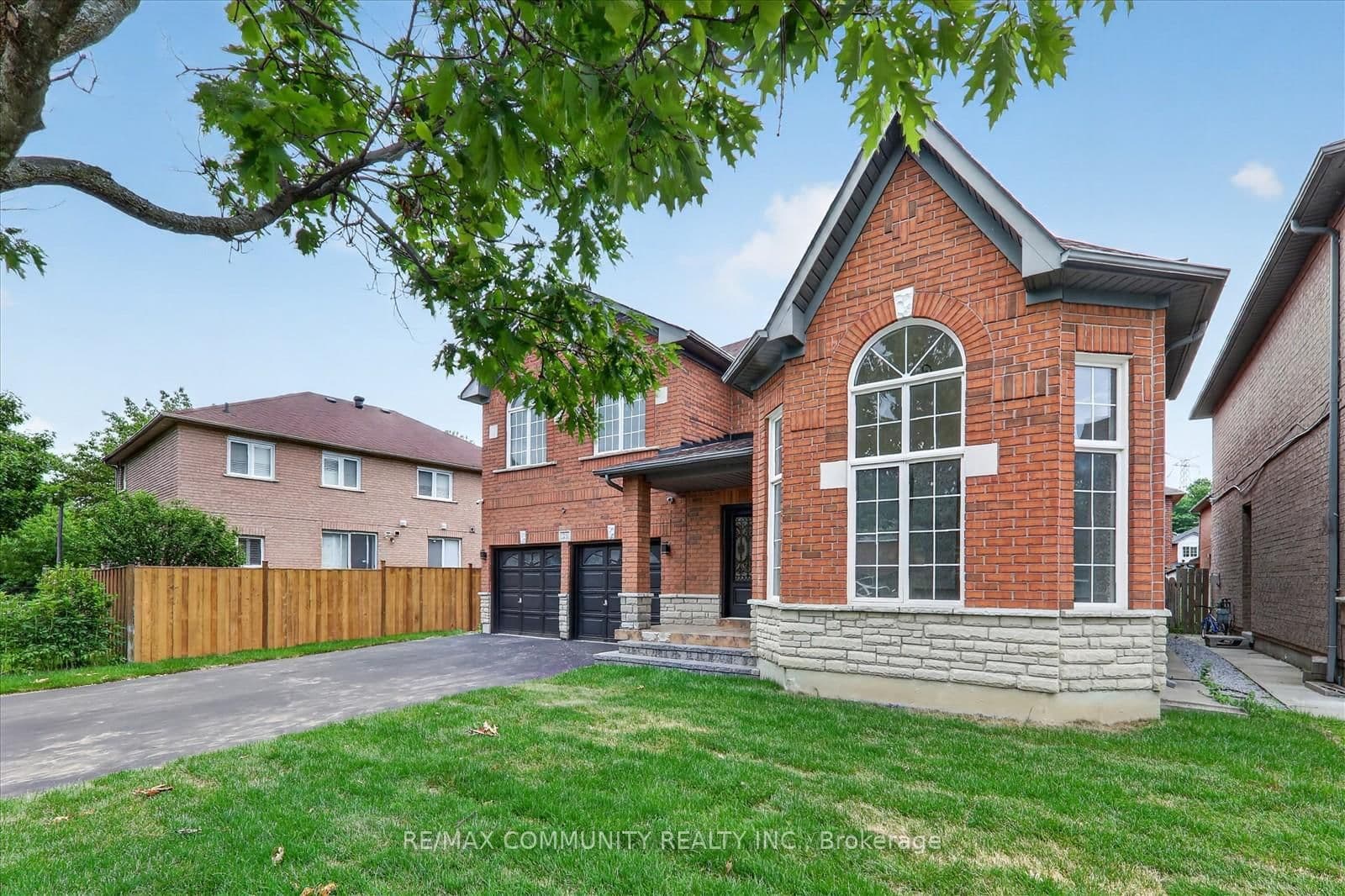 29 River Forest Street W thumbnail 3