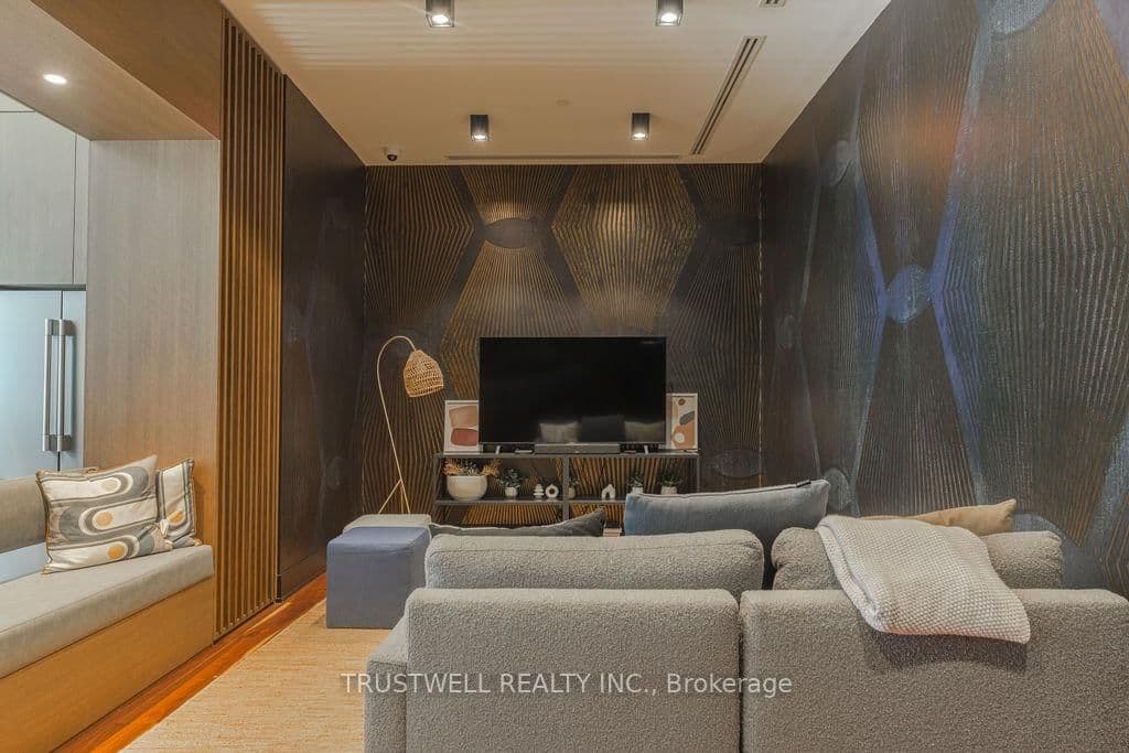 38 Simcoe Promenade, Unit 407 thumbnail 19