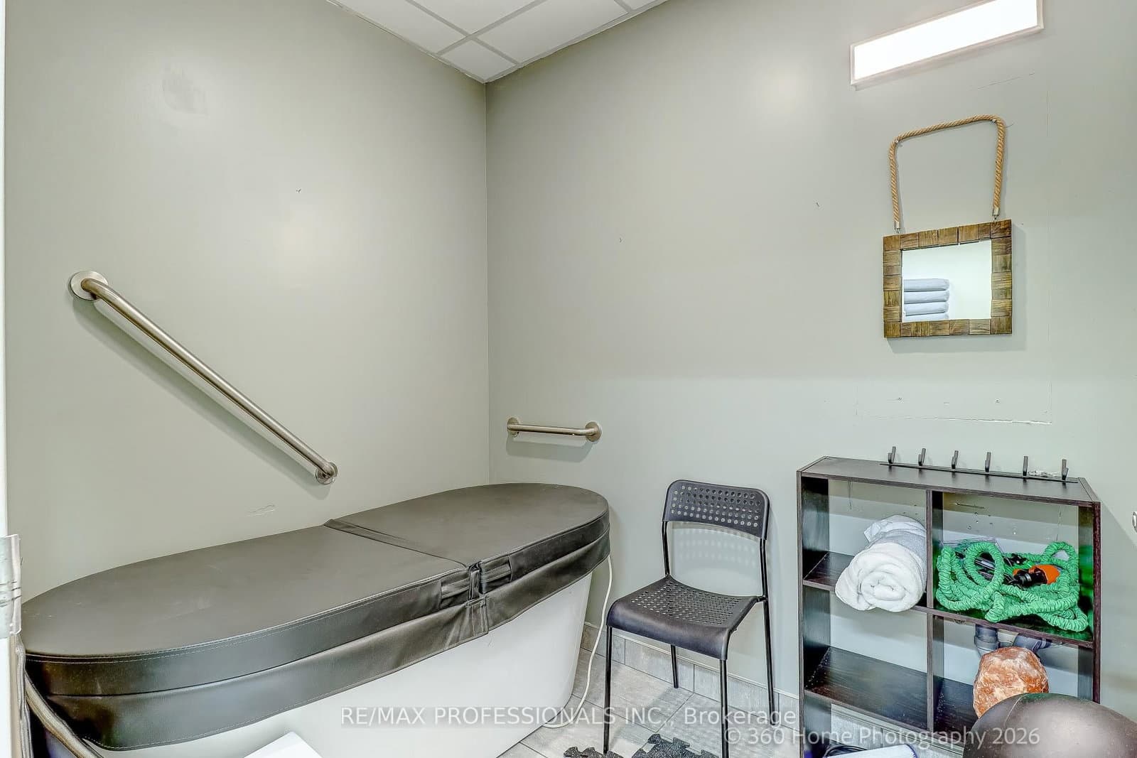 125 Hawkview Boulevard, Unit 8/9 thumbnail 16