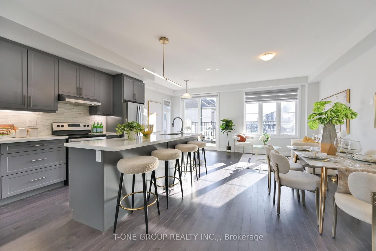 9654 Kennedy Road thumbnail 2