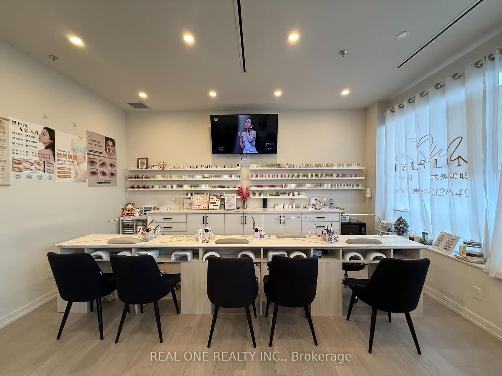 8392 kennedy Road, Unit 2 thumbnail 4