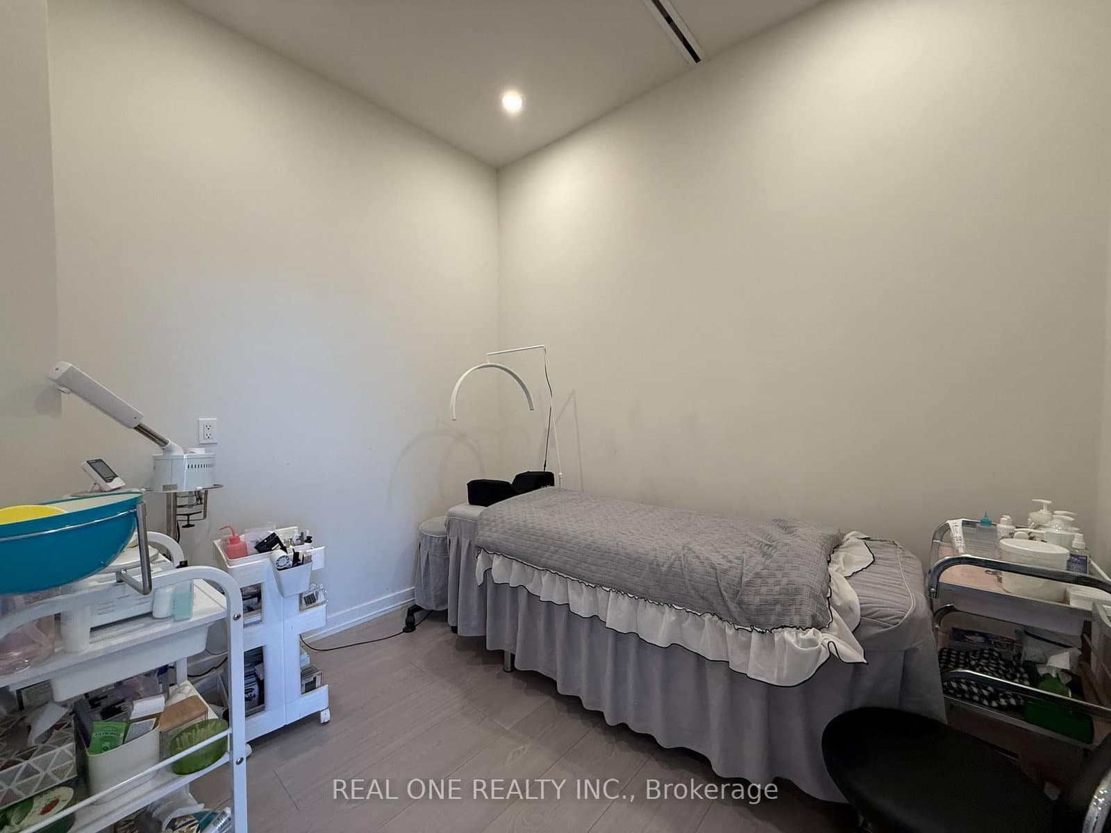 8392 kennedy Road, Unit 2 thumbnail 8