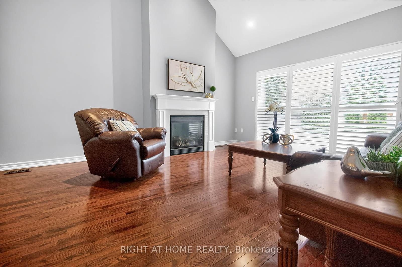 145 Louisbourg Way thumbnail 4