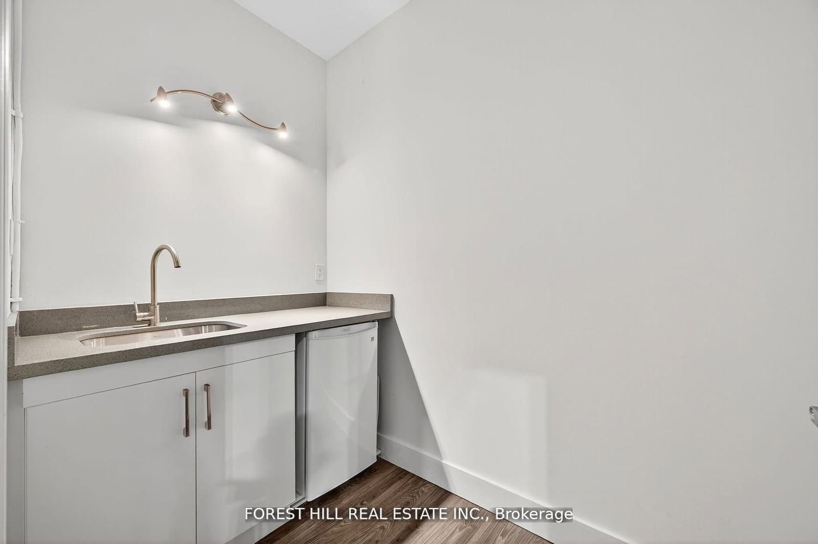 241 Edgeley Boulevard, Unit 11 thumbnail 14