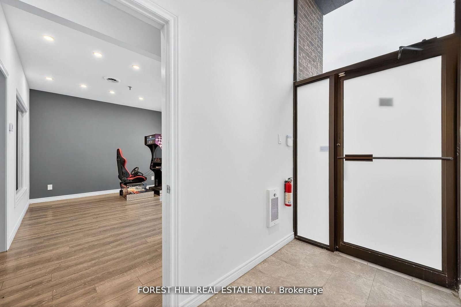 241 Edgeley Boulevard, Unit 11 thumbnail 4