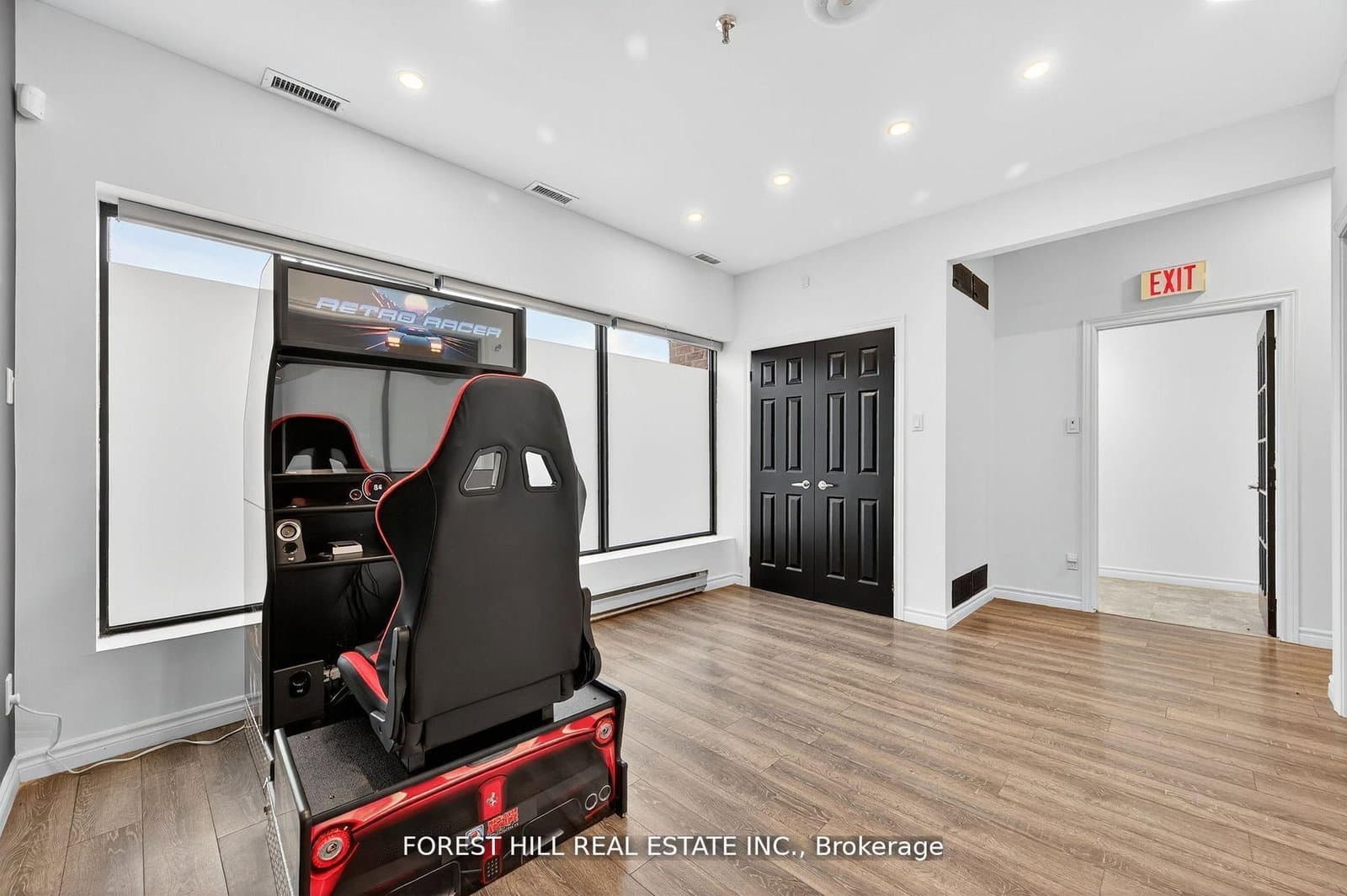 241 Edgeley Boulevard, Unit 11 thumbnail 8