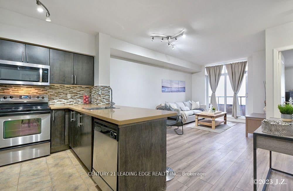 9225 Jane Street, Unit 911 thumbnail 4
