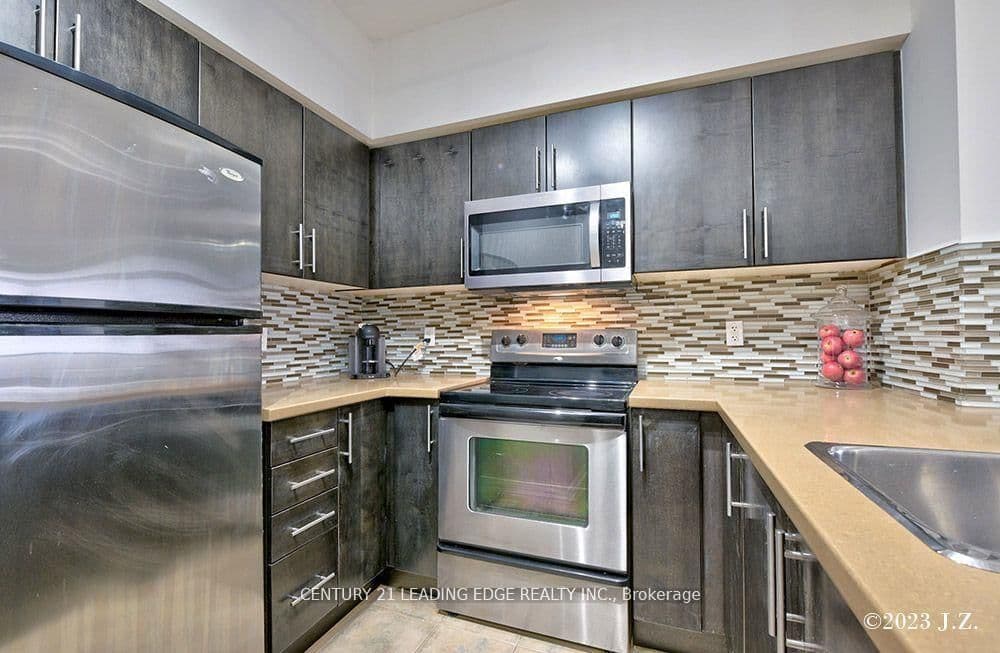 9225 Jane Street, Unit 911 thumbnail 5