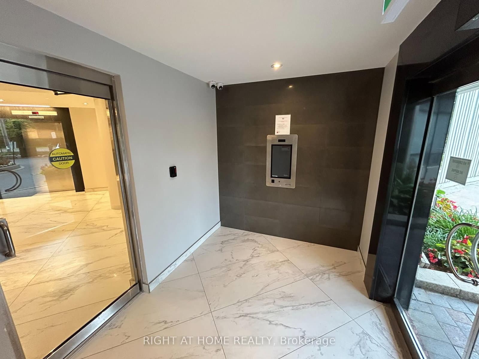 7460 W Bathurst, Unit 201 thumbnail 3