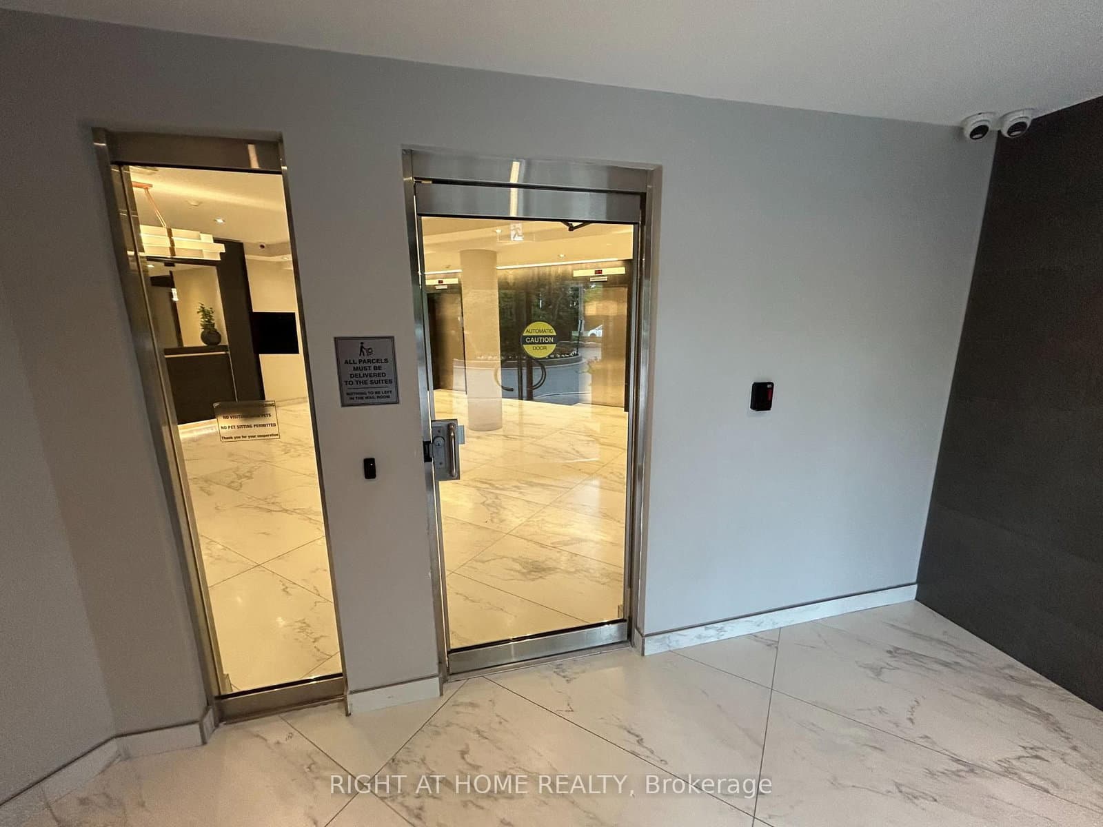 7460 W Bathurst, Unit 201 thumbnail 4