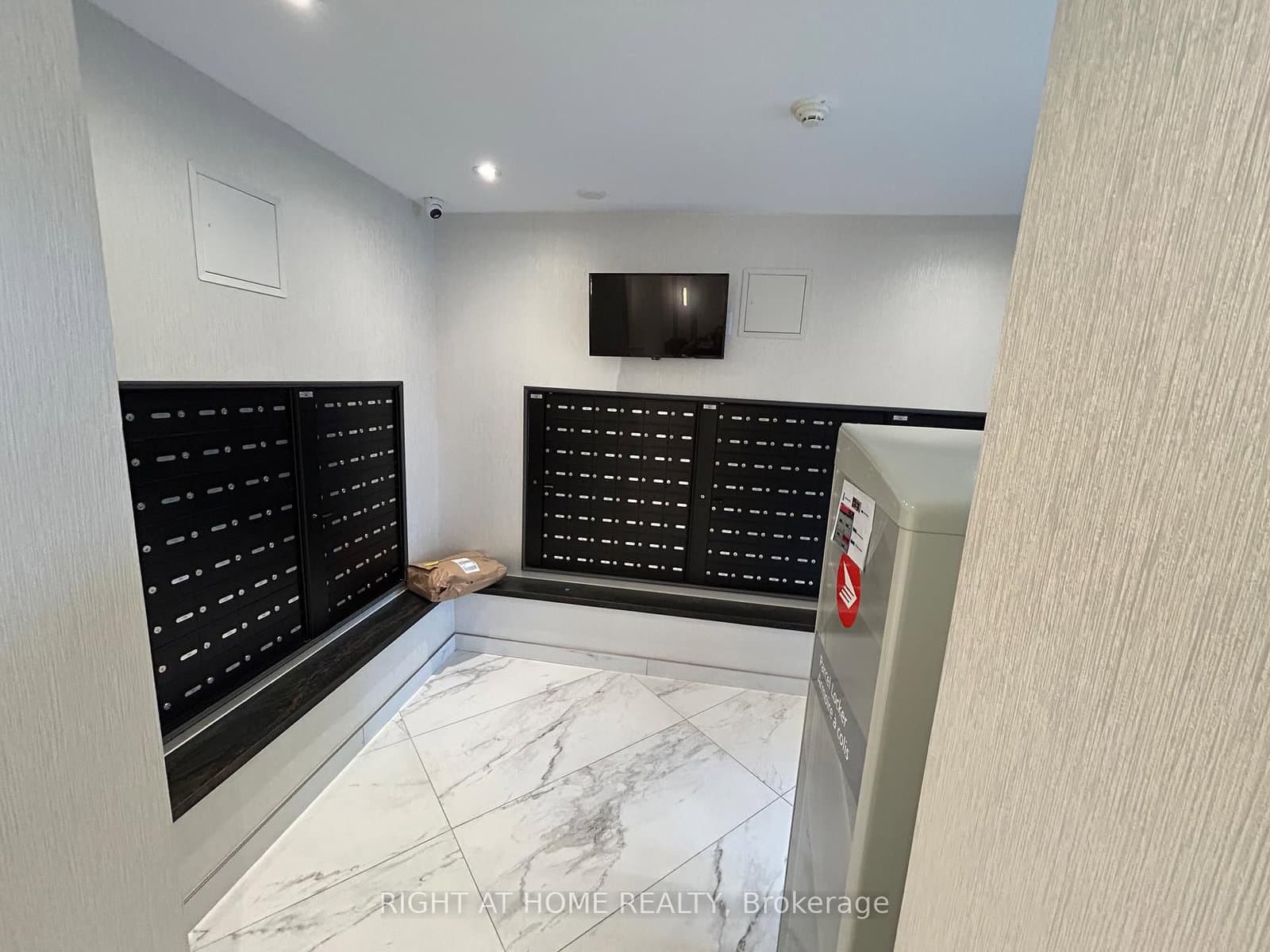 7460 W Bathurst, Unit 201 thumbnail 5