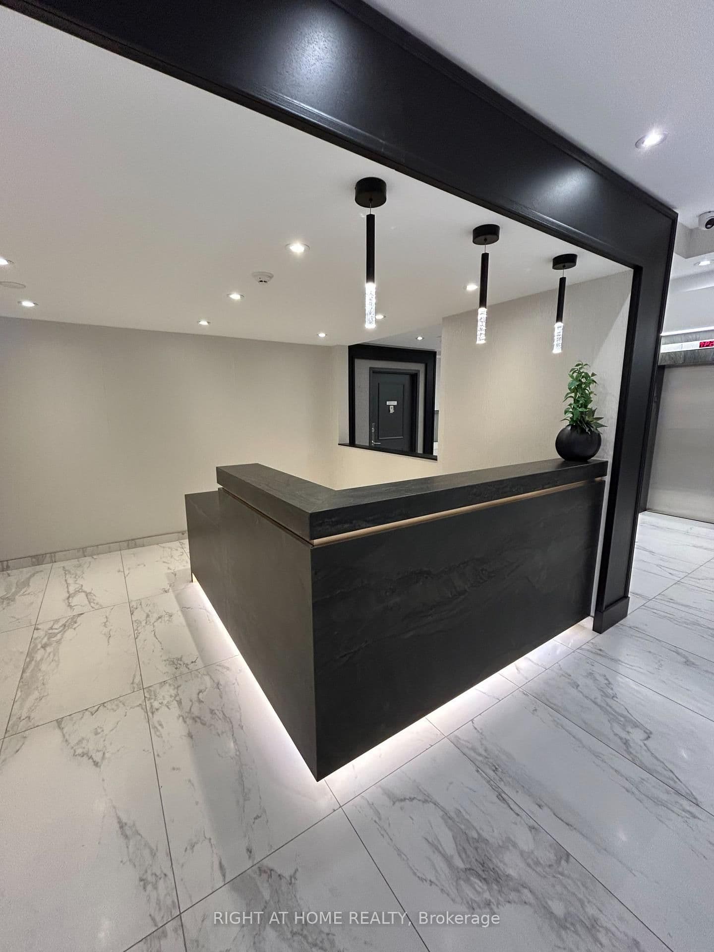 7460 W Bathurst, Unit 201 thumbnail 8