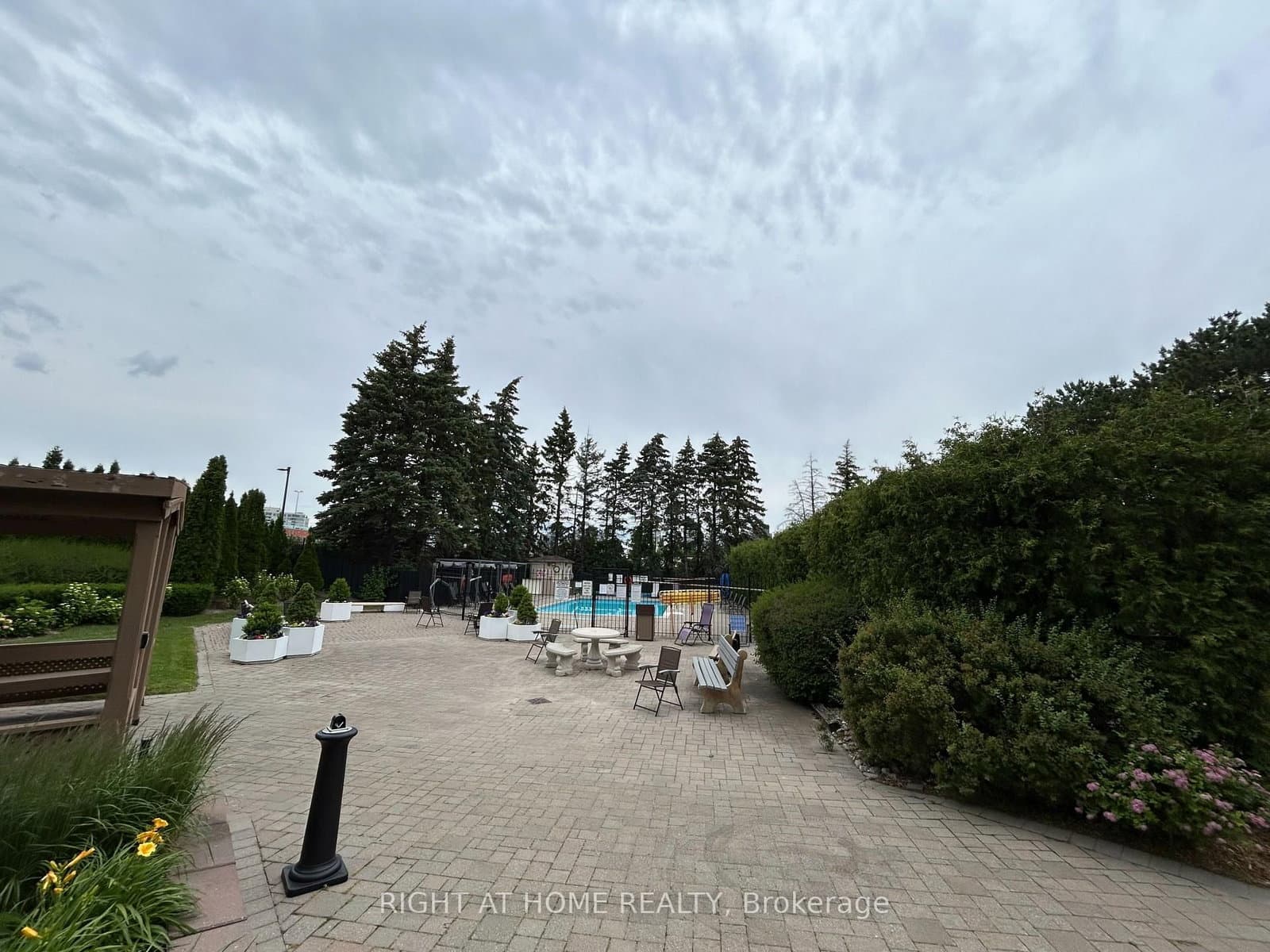 7460 W Bathurst, Unit 201 thumbnail 9