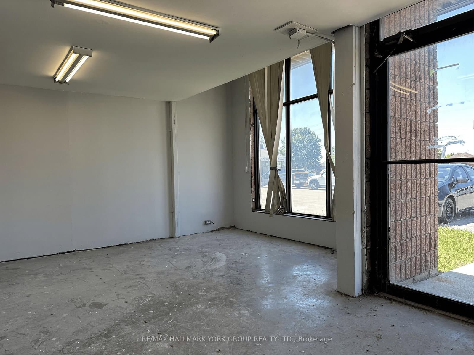 24707 Woodbine Avenue, Unit 6 thumbnail 3