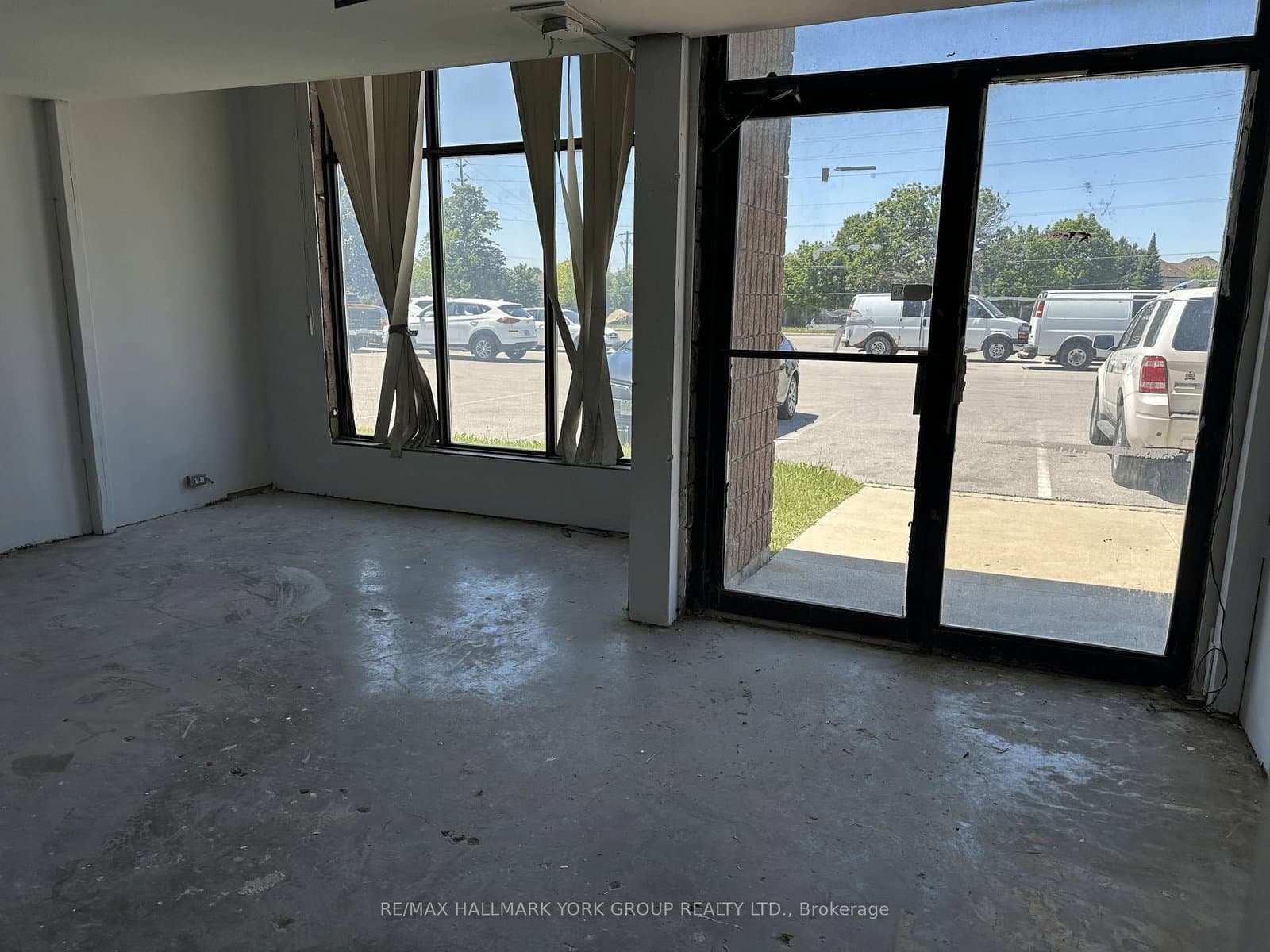 24707 Woodbine Avenue, Unit 6 thumbnail 4