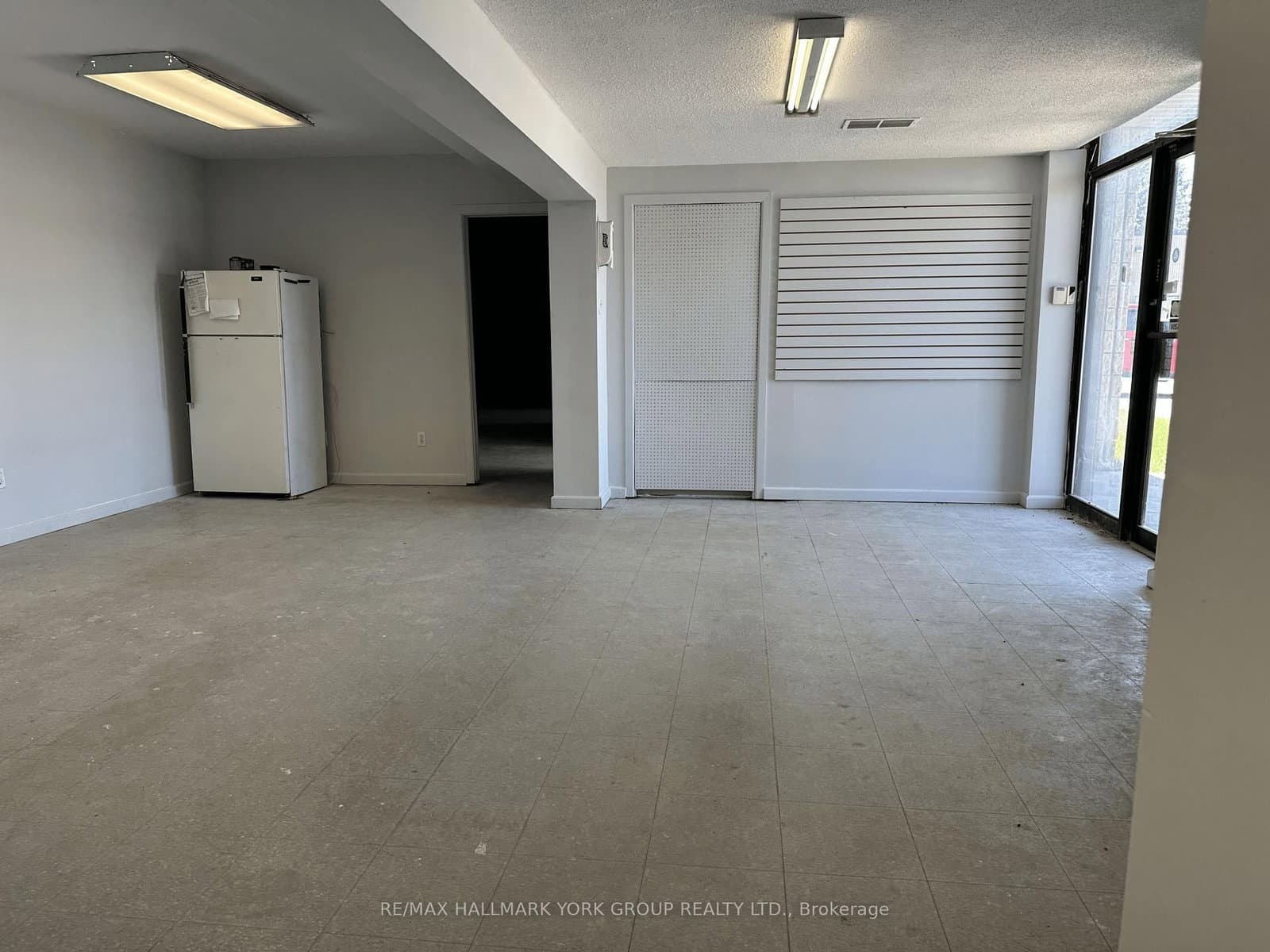 24707 Woodbine Avenue, Unit 6 thumbnail 7