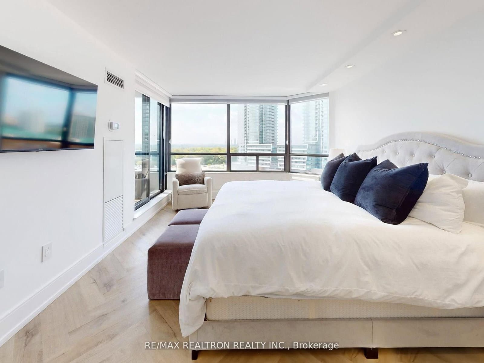 7460 Bathurst Street, Unit 1111 thumbnail 12