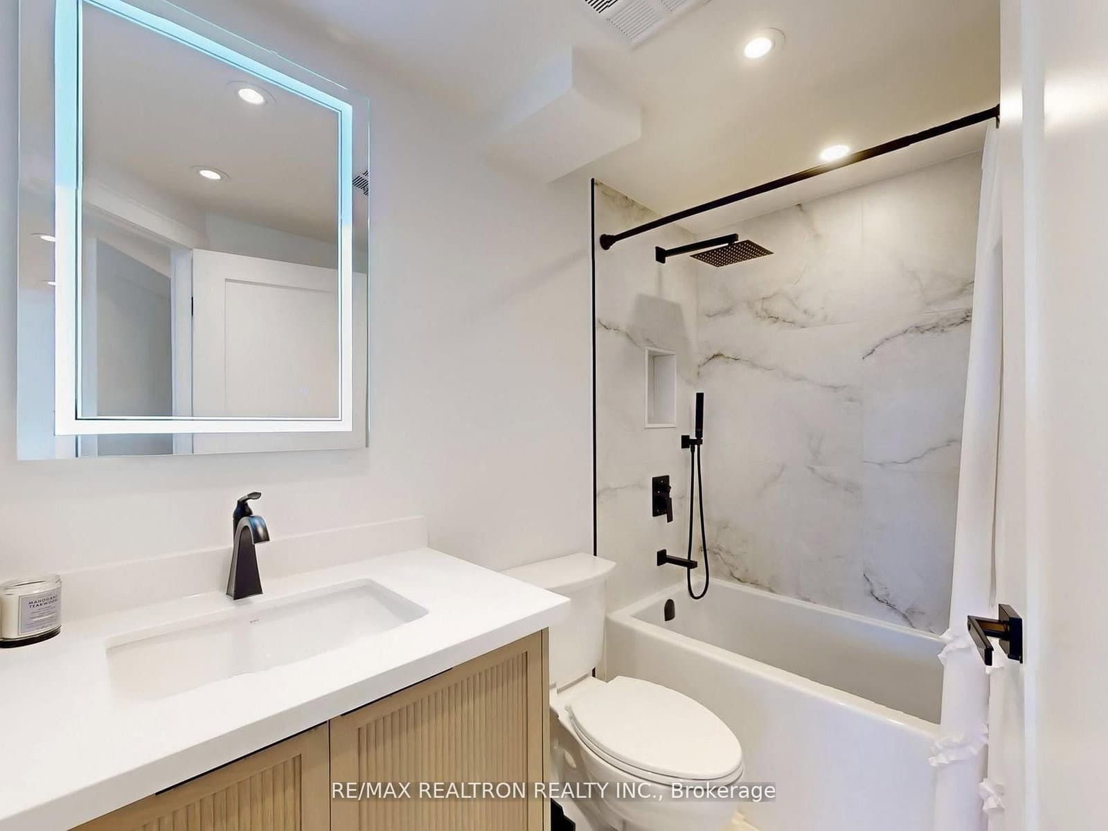 7460 Bathurst Street, Unit 1111 thumbnail 20
