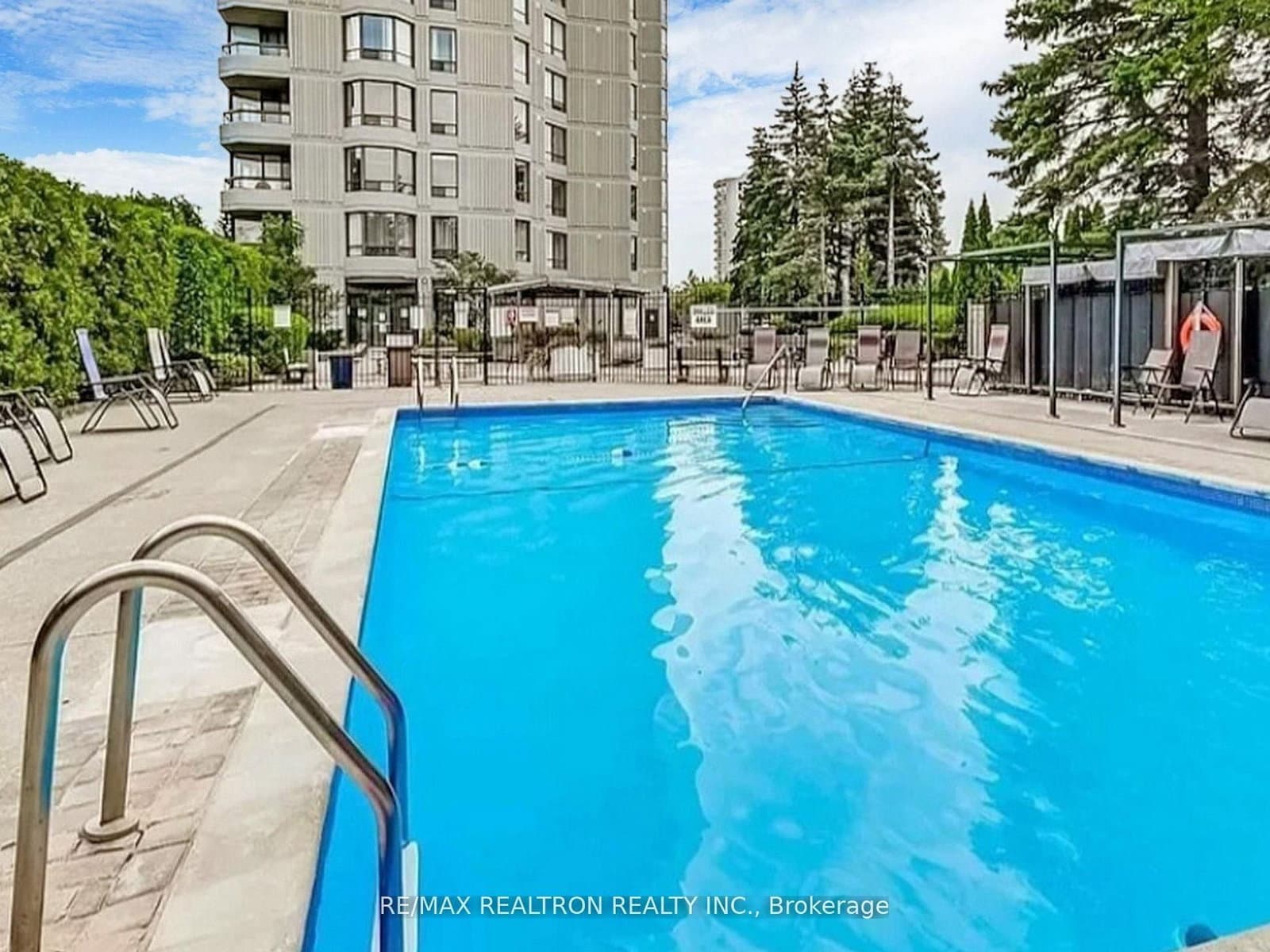 7460 Bathurst Street, Unit 1111 thumbnail 25