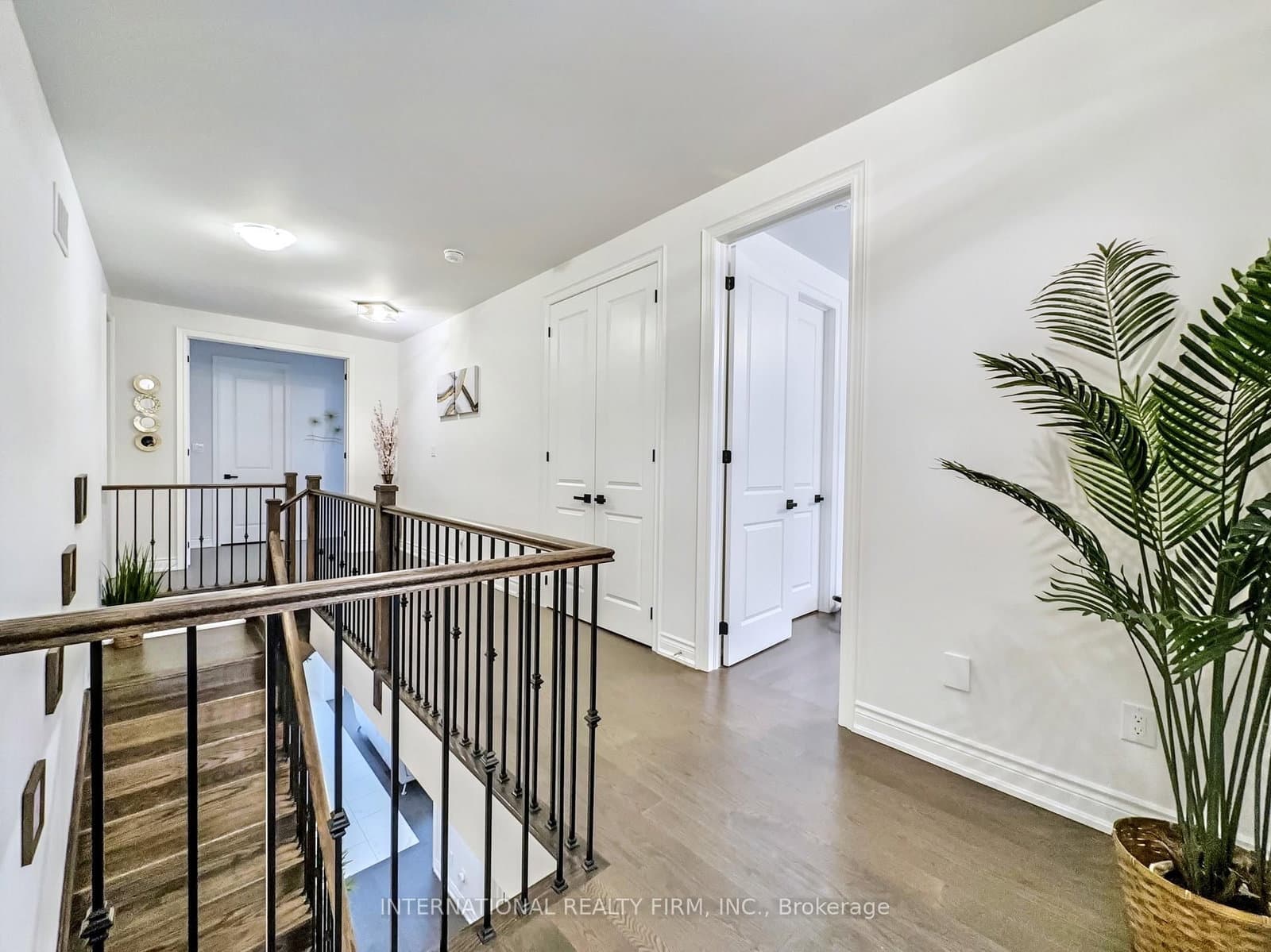 150 Cannes Avenue thumbnail 30