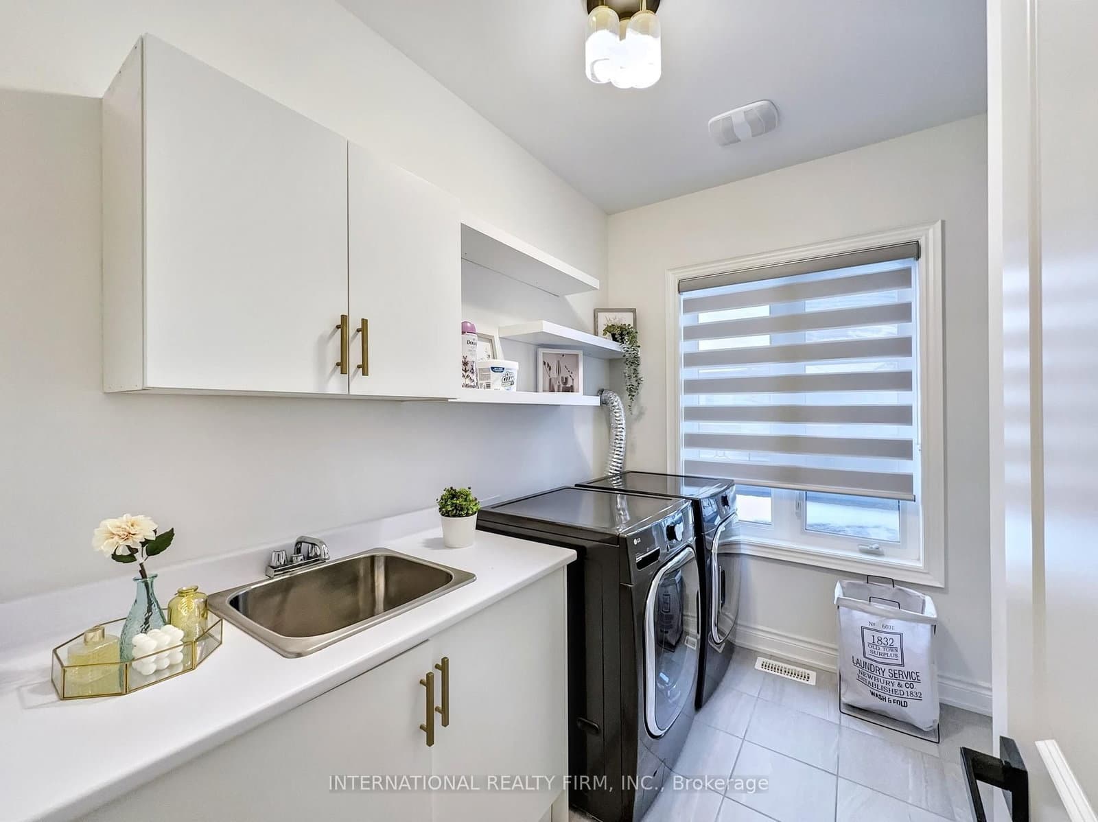 150 Cannes Avenue thumbnail 31
