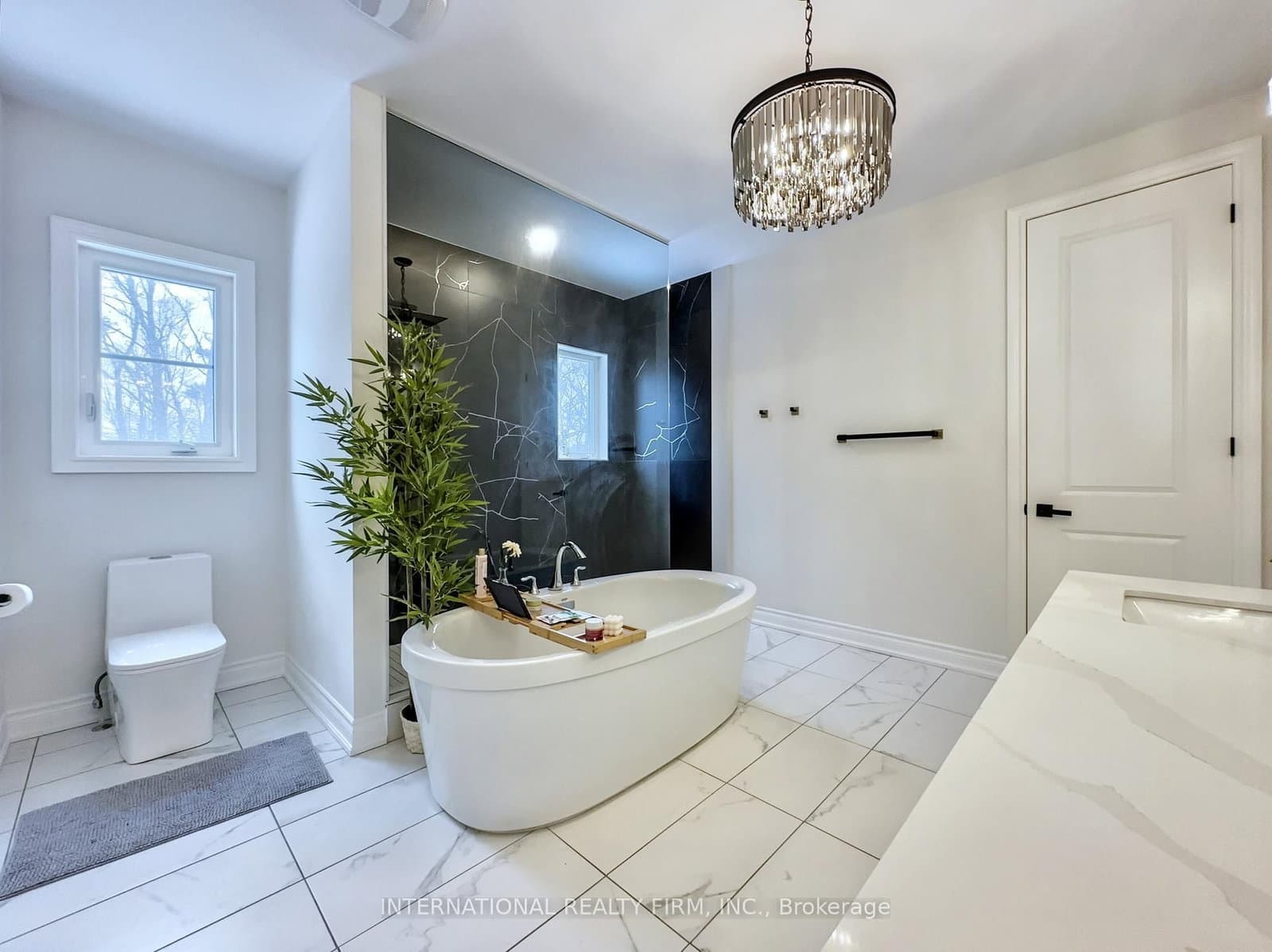 150 Cannes Avenue thumbnail 36