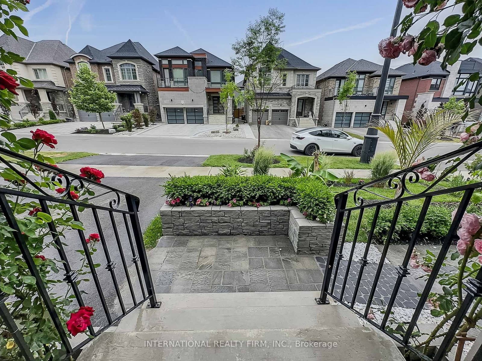 150 Cannes Avenue thumbnail 6