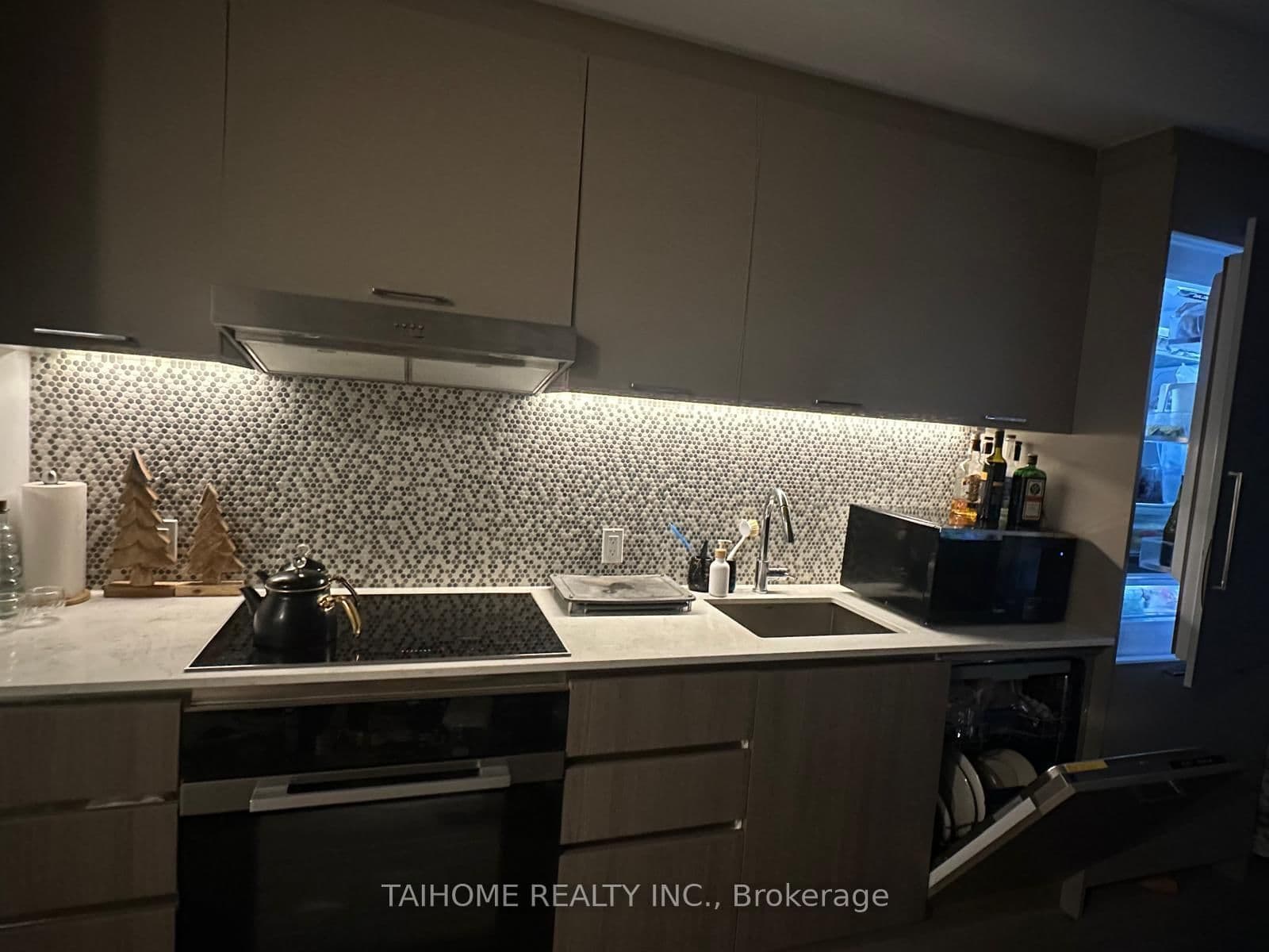8188 YONGE Street E, Unit 412 thumbnail 17