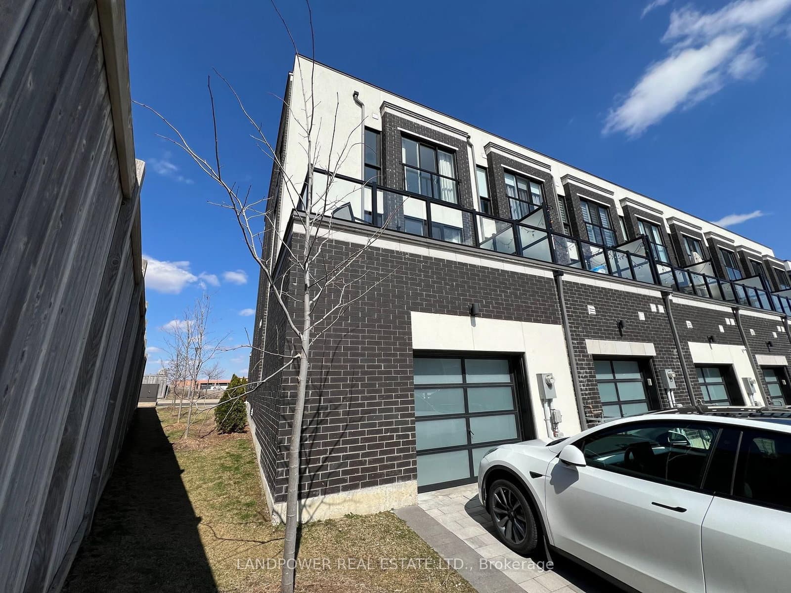 1655 Bur Oak Avenue thumbnail 4