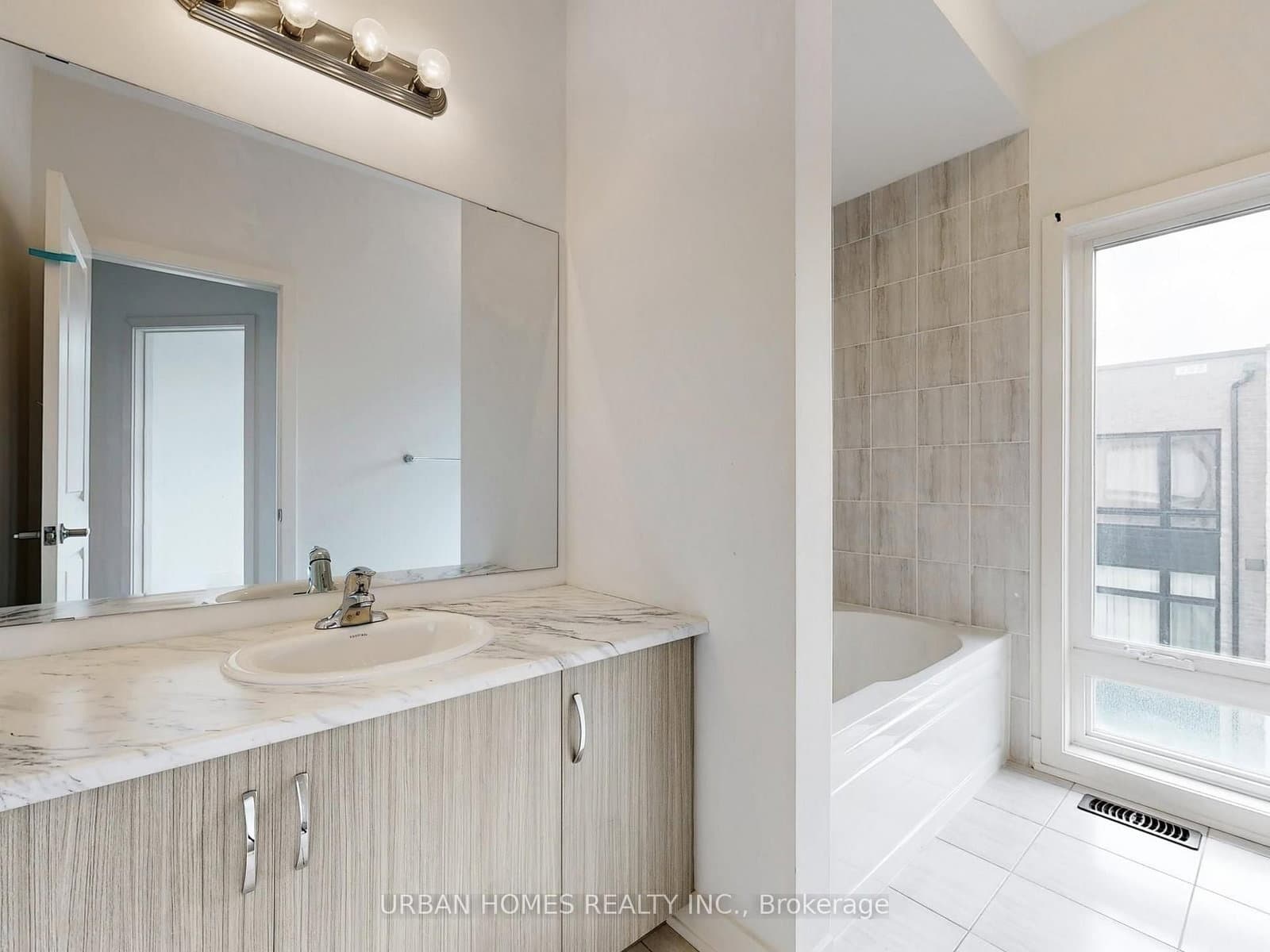 41 Gerussi Street thumbnail 32