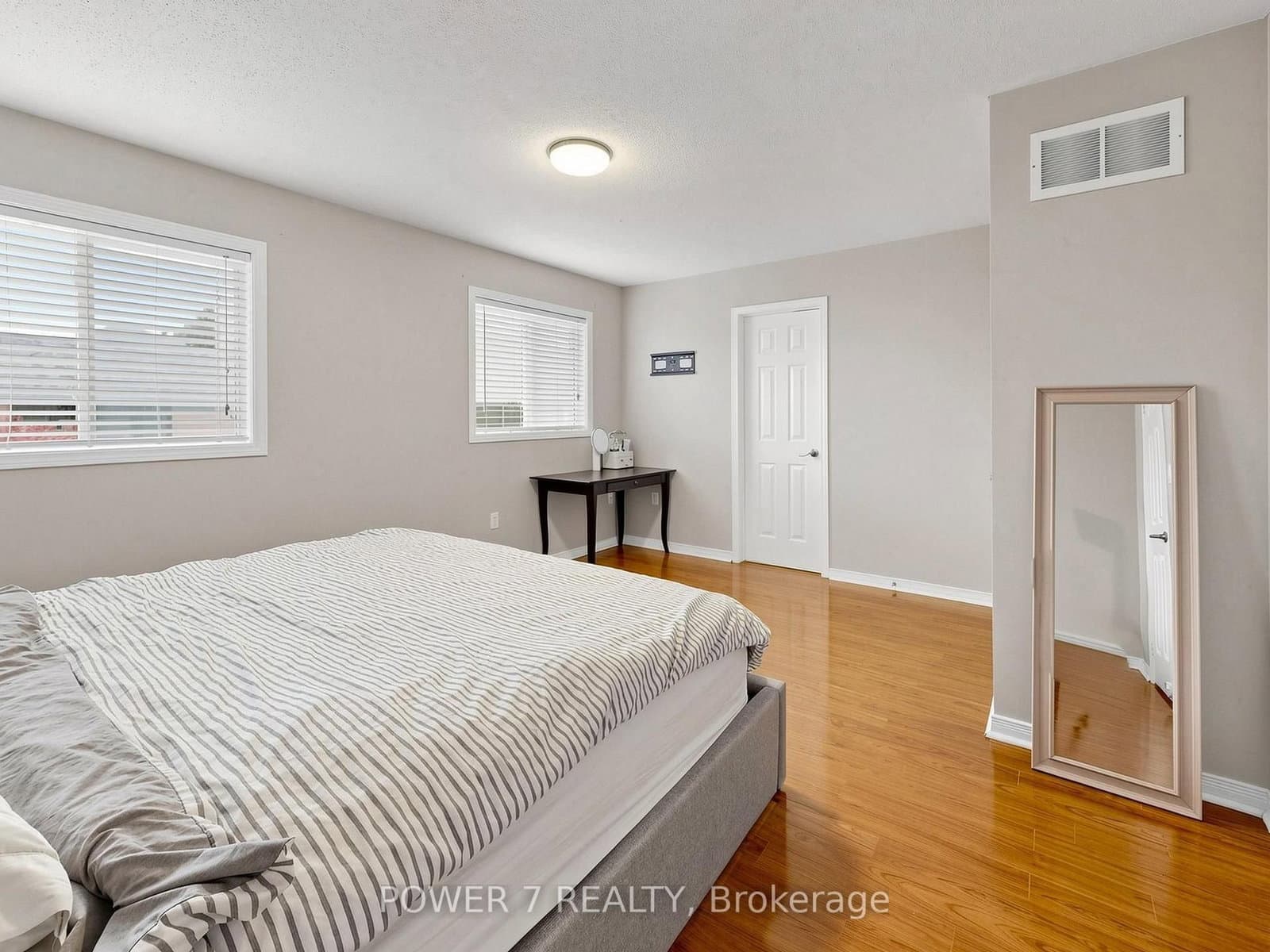 117 St Urbain Drive thumbnail 27