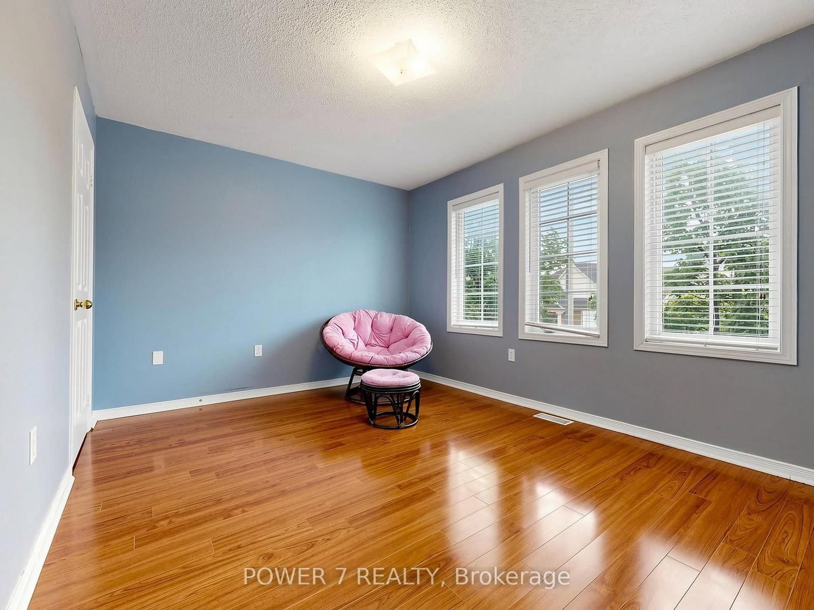 117 St Urbain Drive thumbnail 35