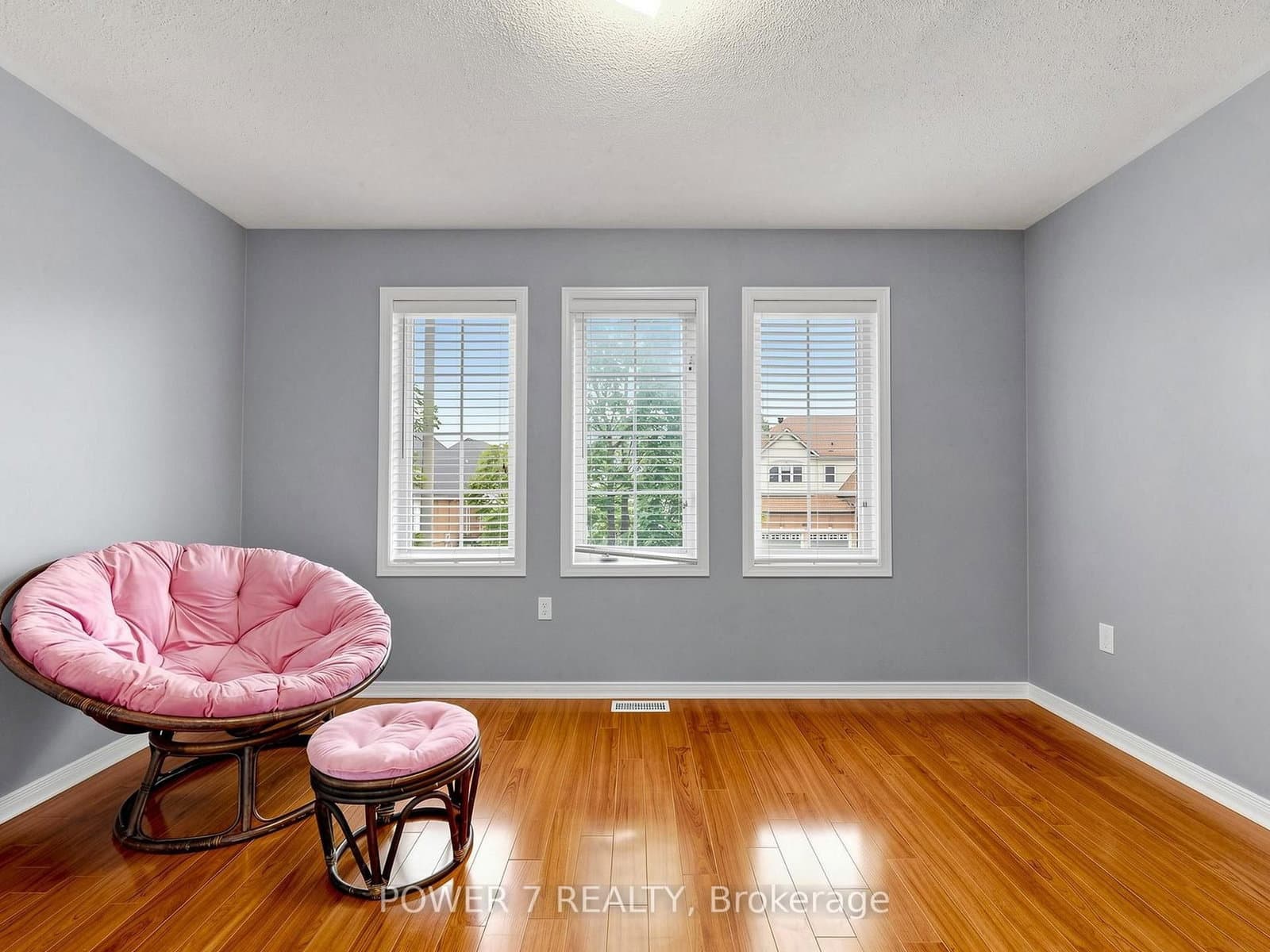 117 St Urbain Drive thumbnail 36