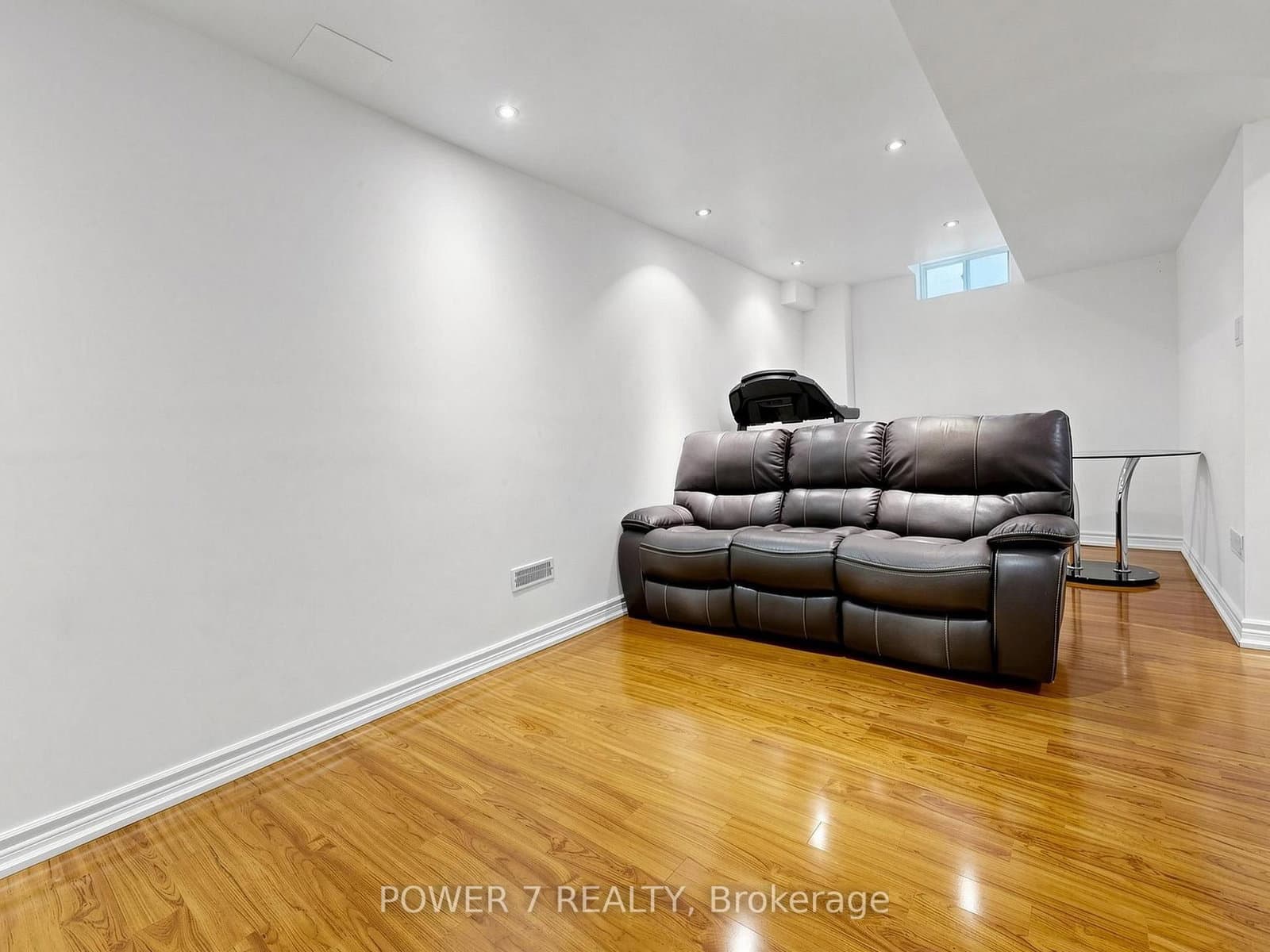 117 St Urbain Drive thumbnail 40