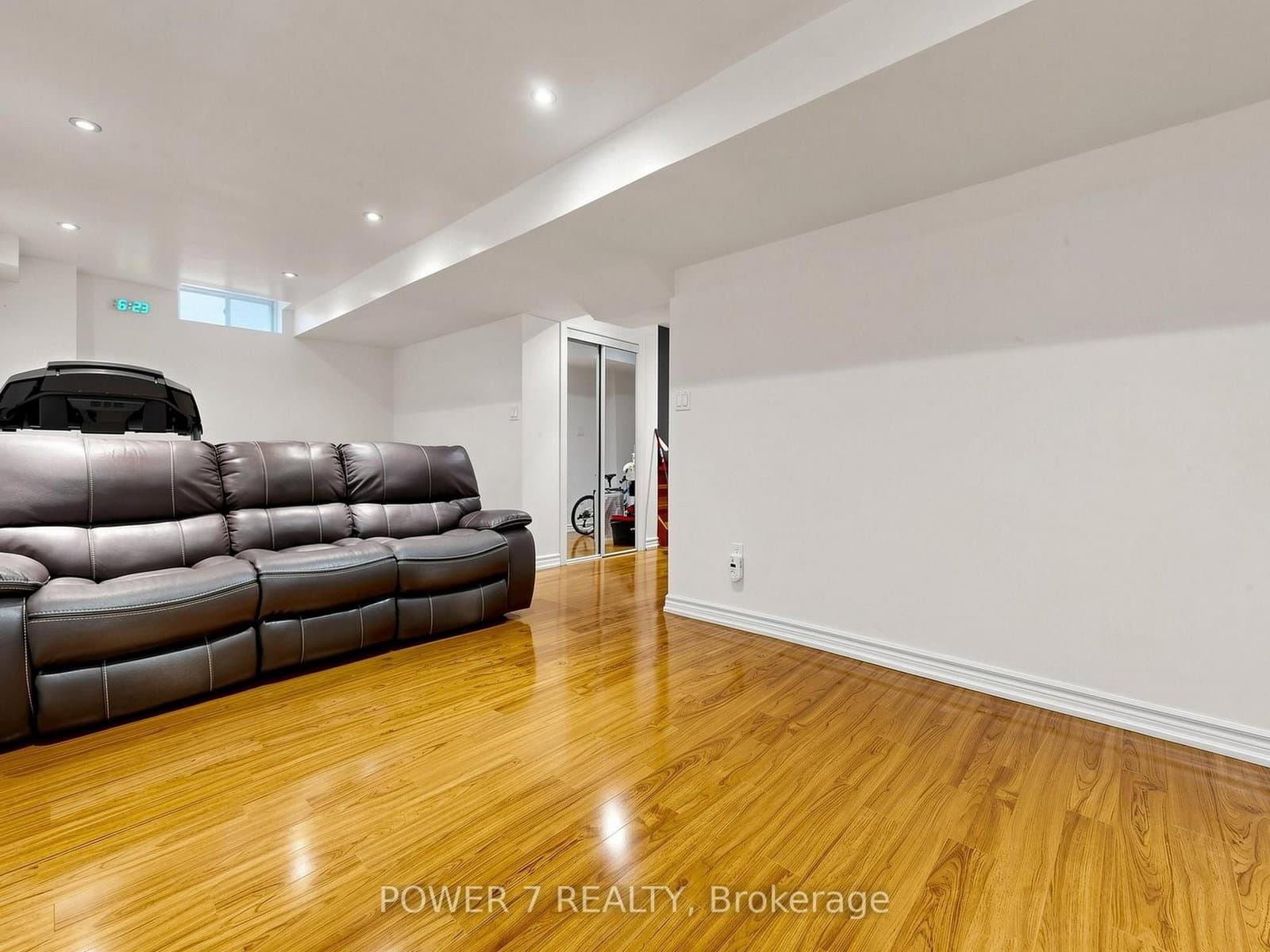 117 St Urbain Drive thumbnail 41