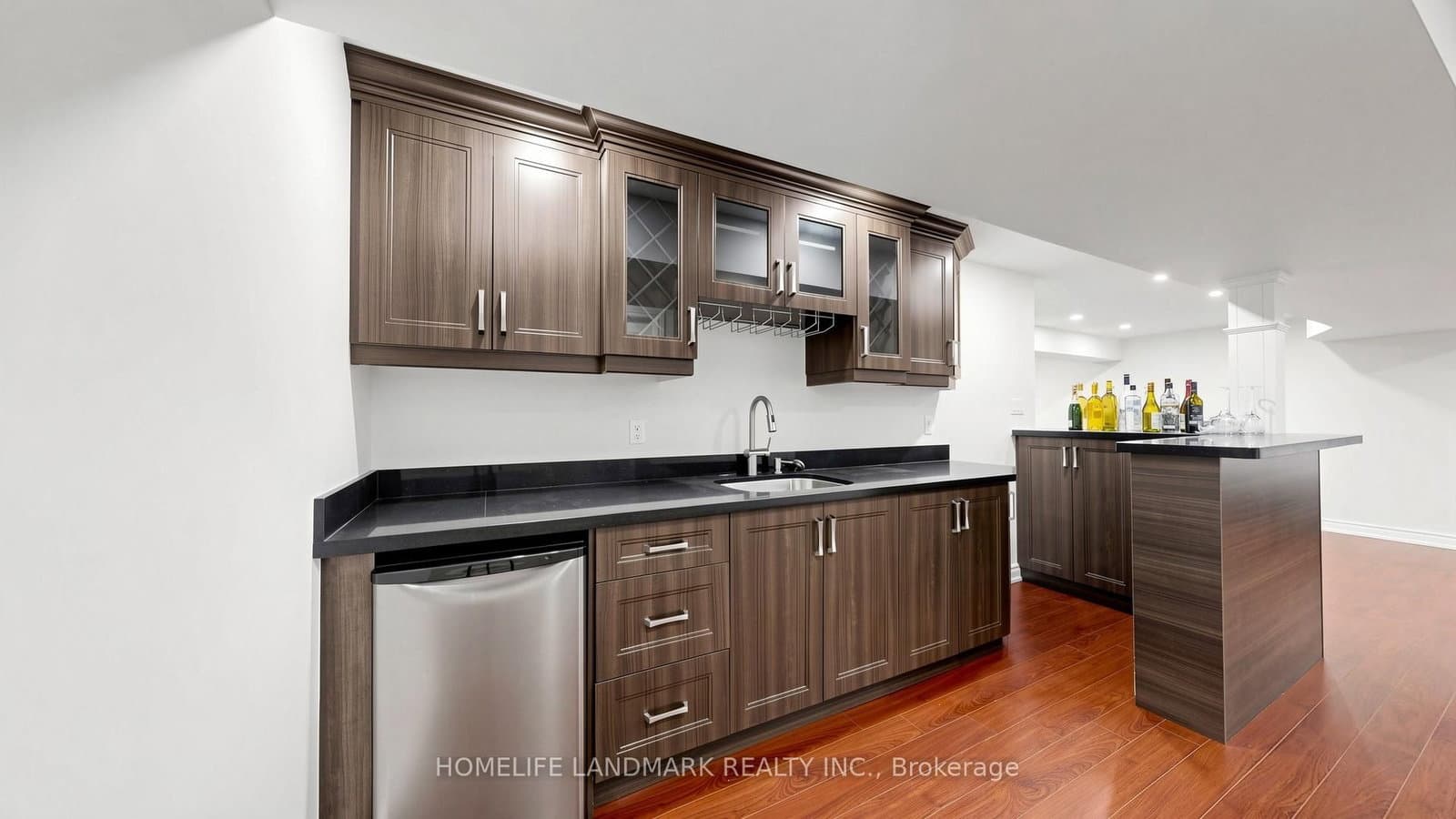 81 Prince Of Wales Drive thumbnail 43