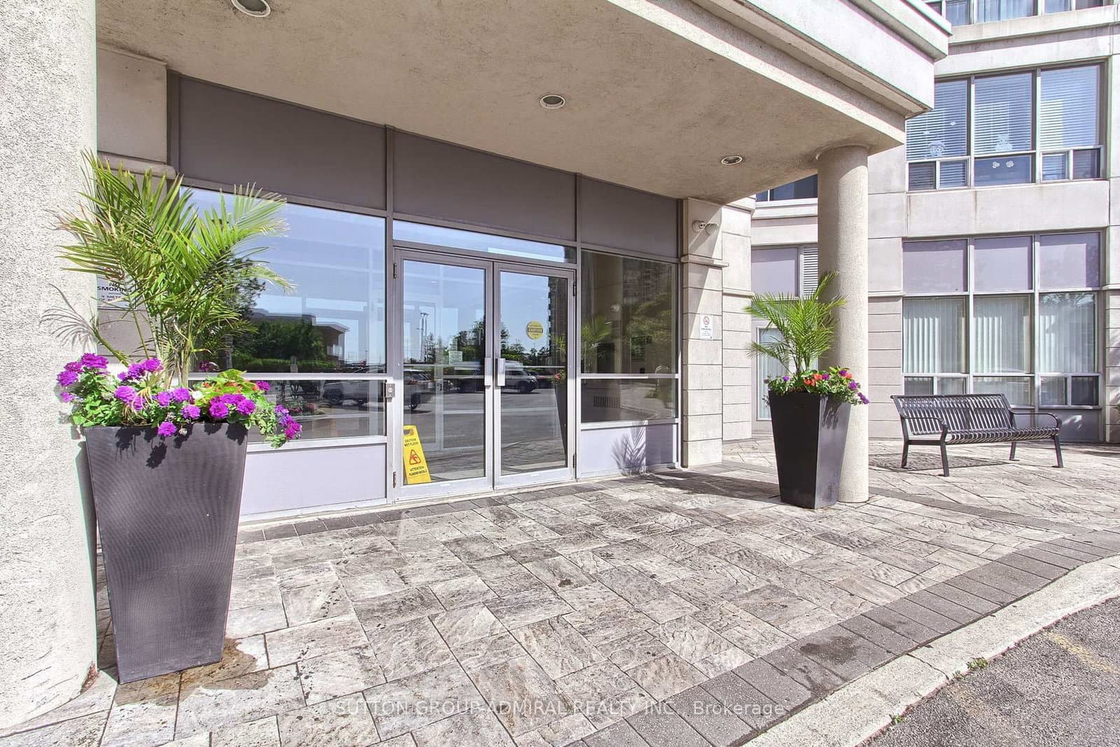 50 DISERA Drive, Unit 905 thumbnail 3