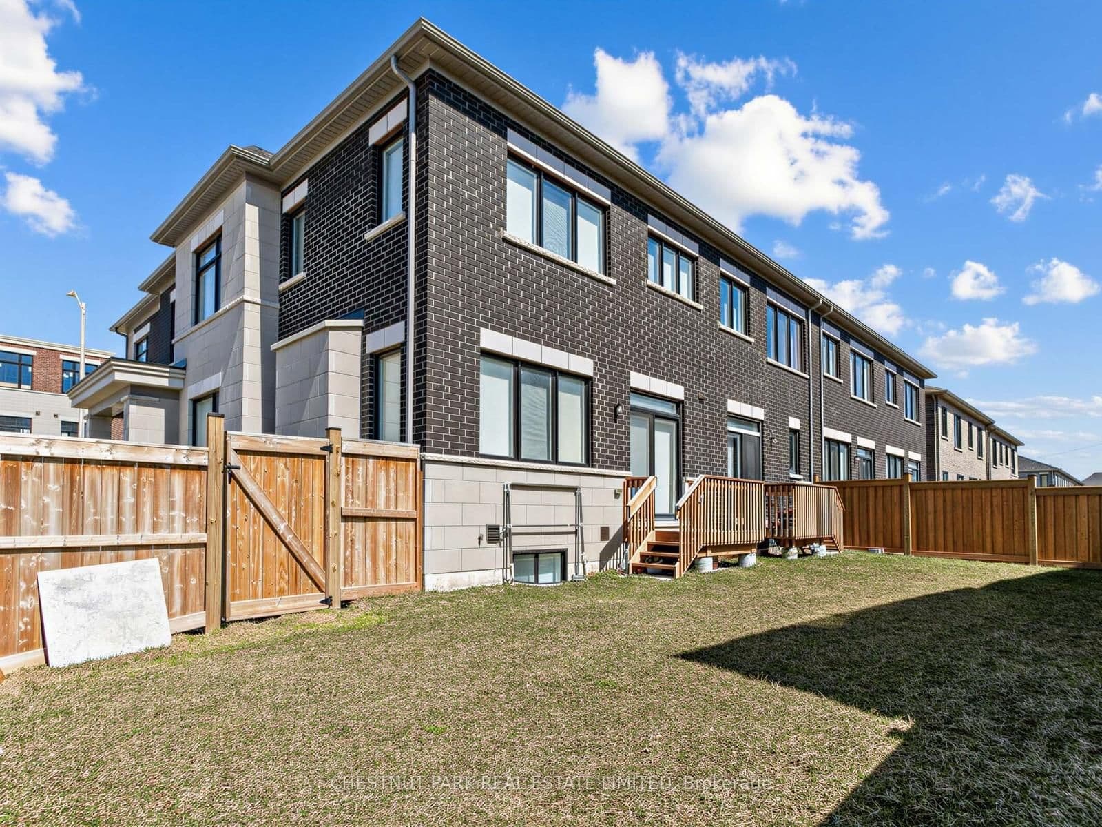 41 Robert Eaton Avenue thumbnail 37