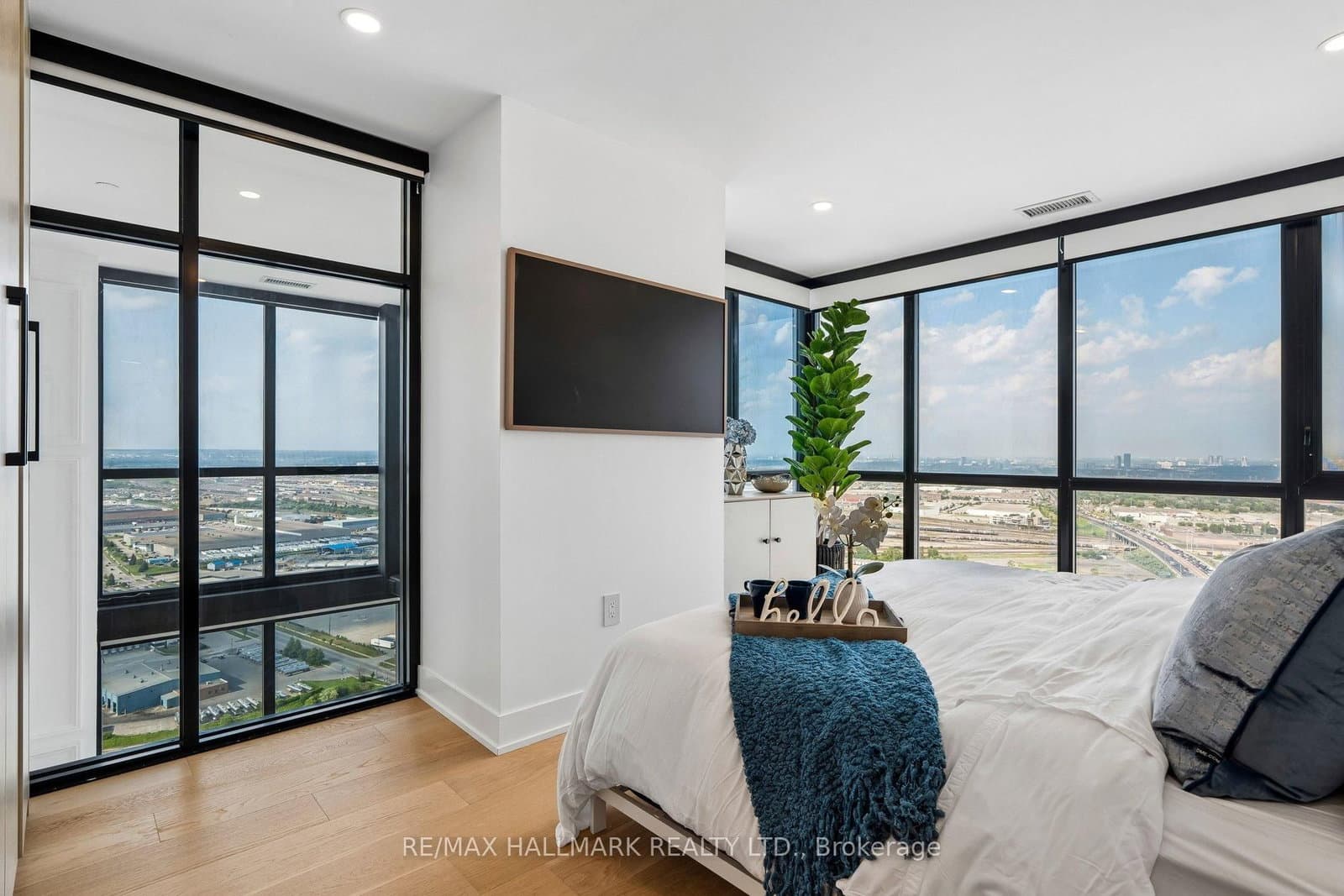 2908 Highway 7, Unit PH3806 thumbnail 37