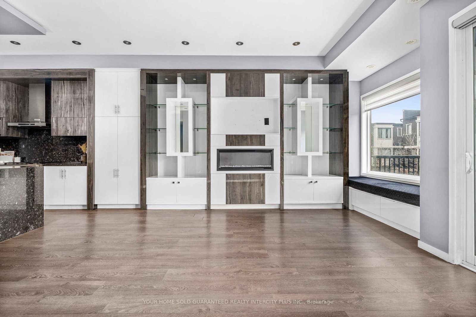 3910 Major Mackenzie Drive thumbnail 14