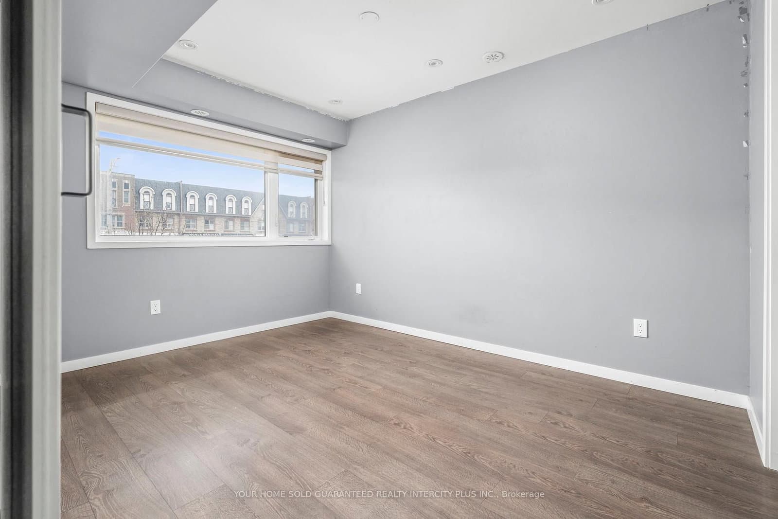 3910 Major Mackenzie Drive thumbnail 6