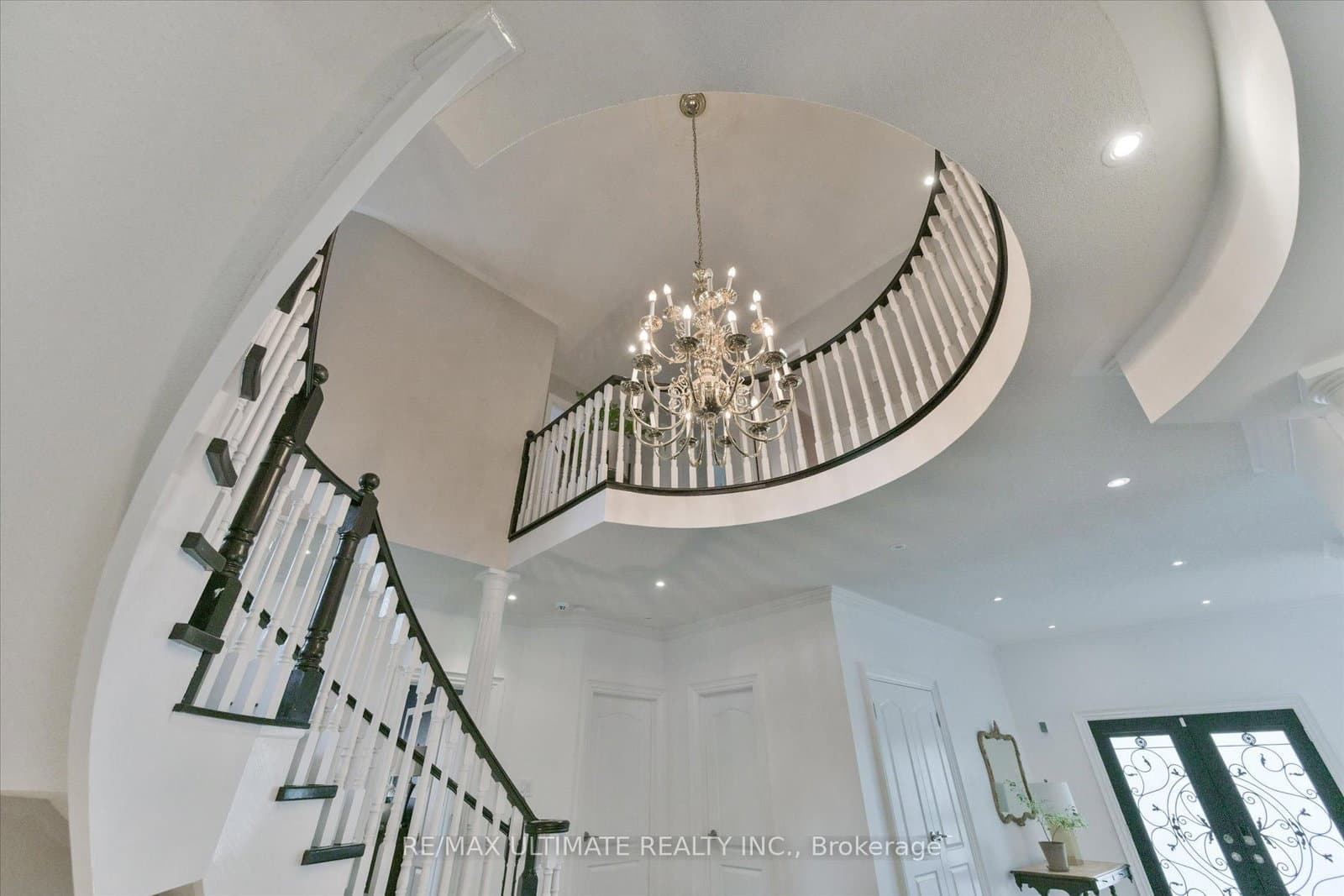 123 Village Green Drive thumbnail 4