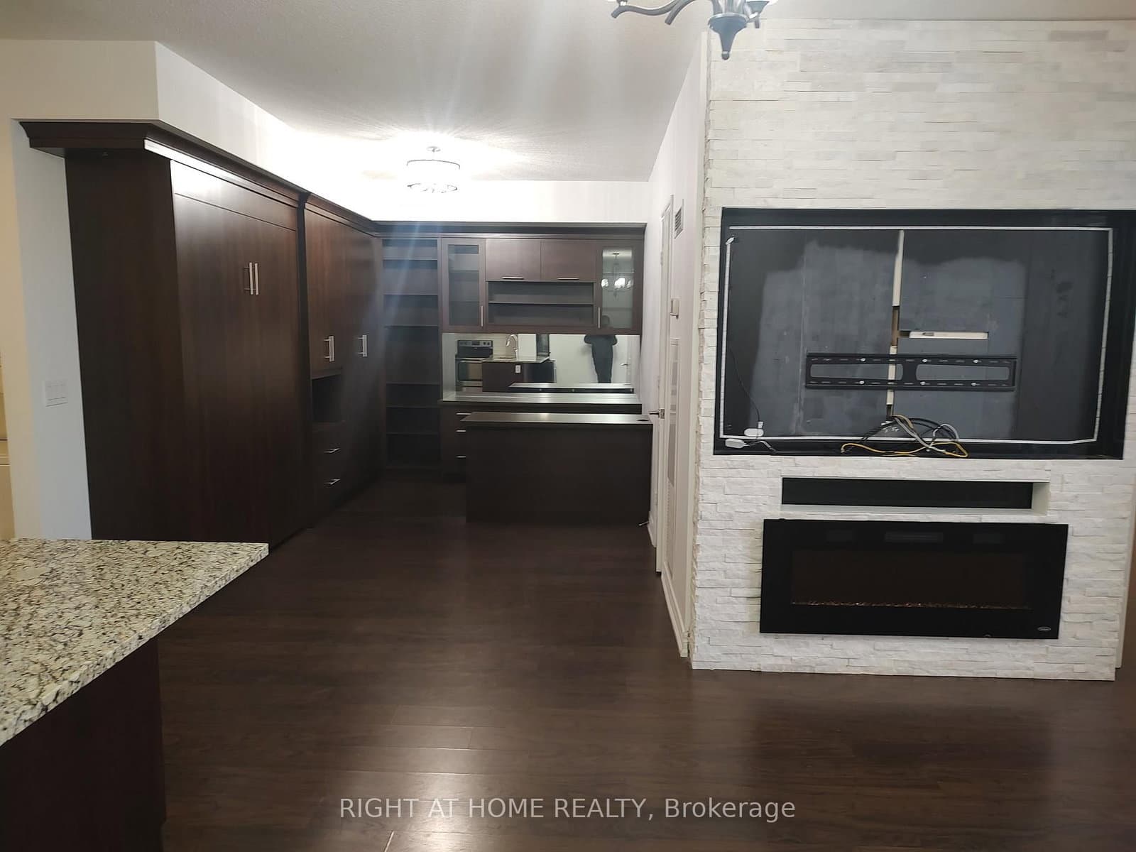 9245 Jane Street, Unit 701 thumbnail 3