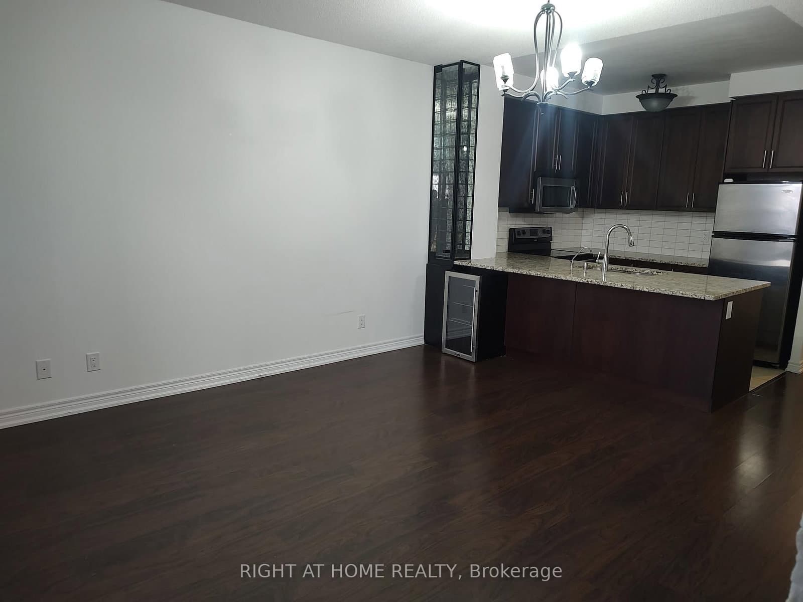 9245 Jane Street, Unit 701 thumbnail 5