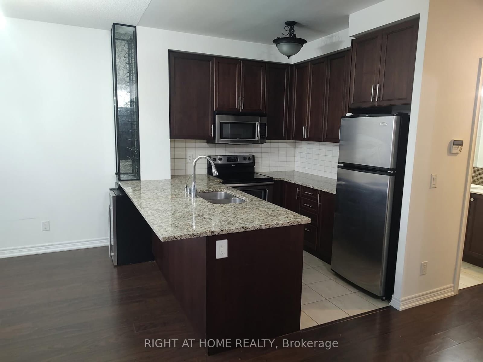 9245 Jane Street, Unit 701 thumbnail 7