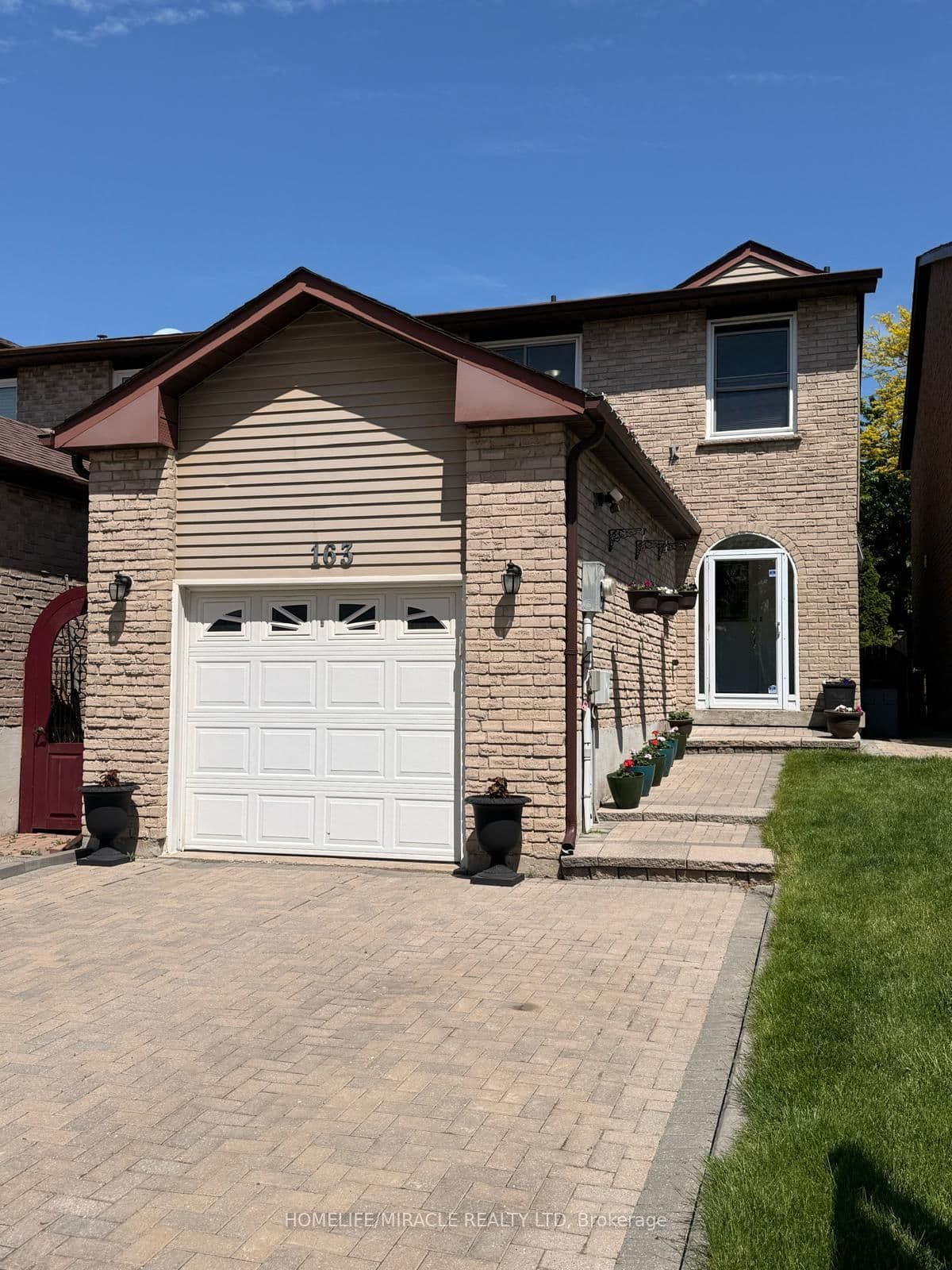 163 Mabley Crescent thumbnail 2